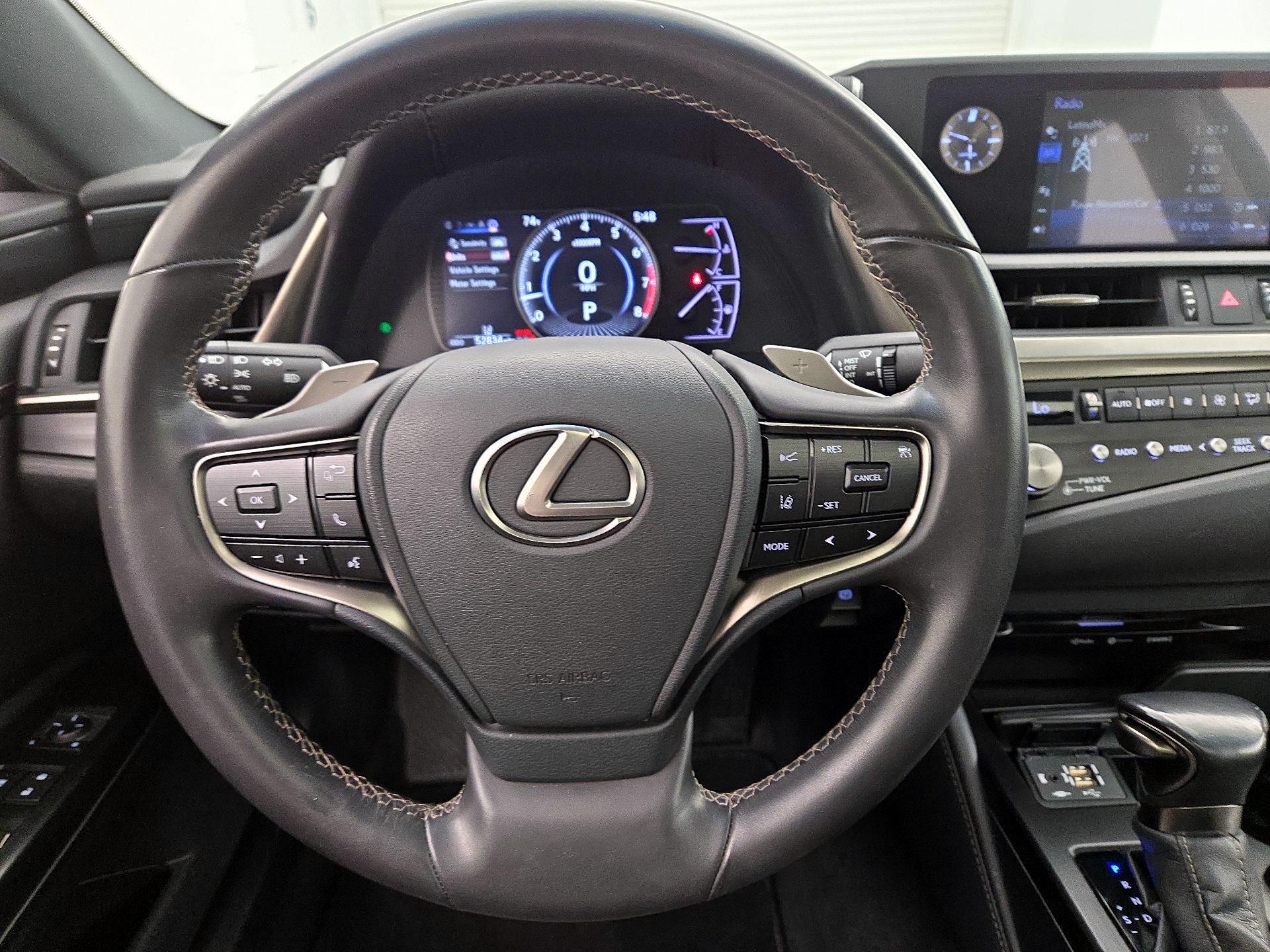 Thumbnail: 2021 Lexus ES - 10