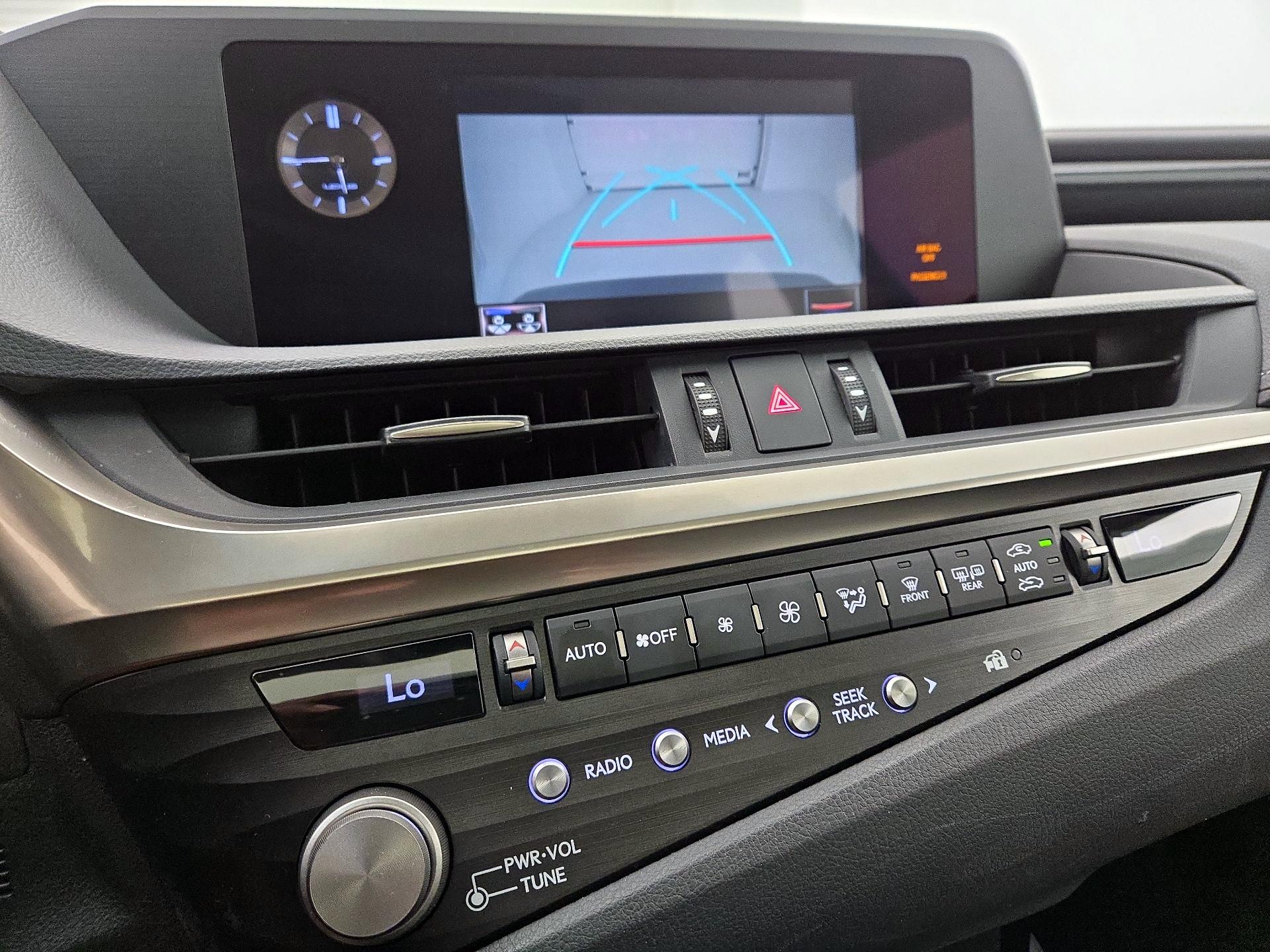 Thumbnail: 2021 Lexus ES - 13