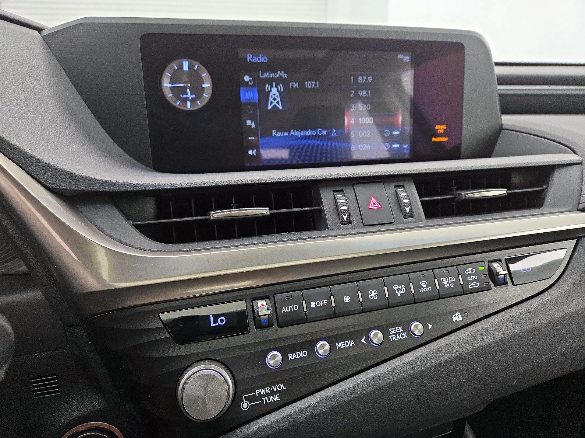 Thumbnail: 2021 Lexus ES - 14