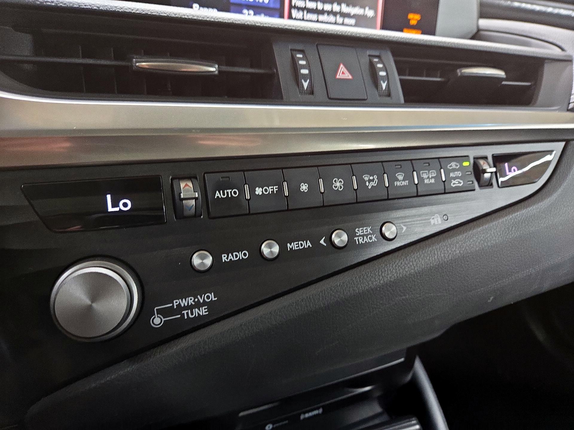 Thumbnail: 2021 Lexus ES - 15