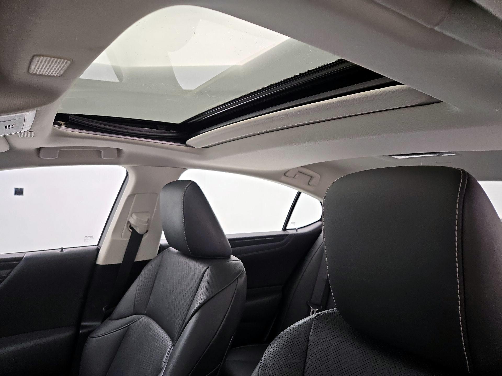 Thumbnail: 2021 Lexus ES - 18