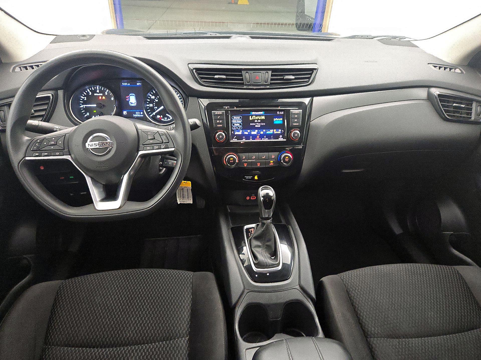 Thumbnail: 2020 Nissan Rogue Sport - 9