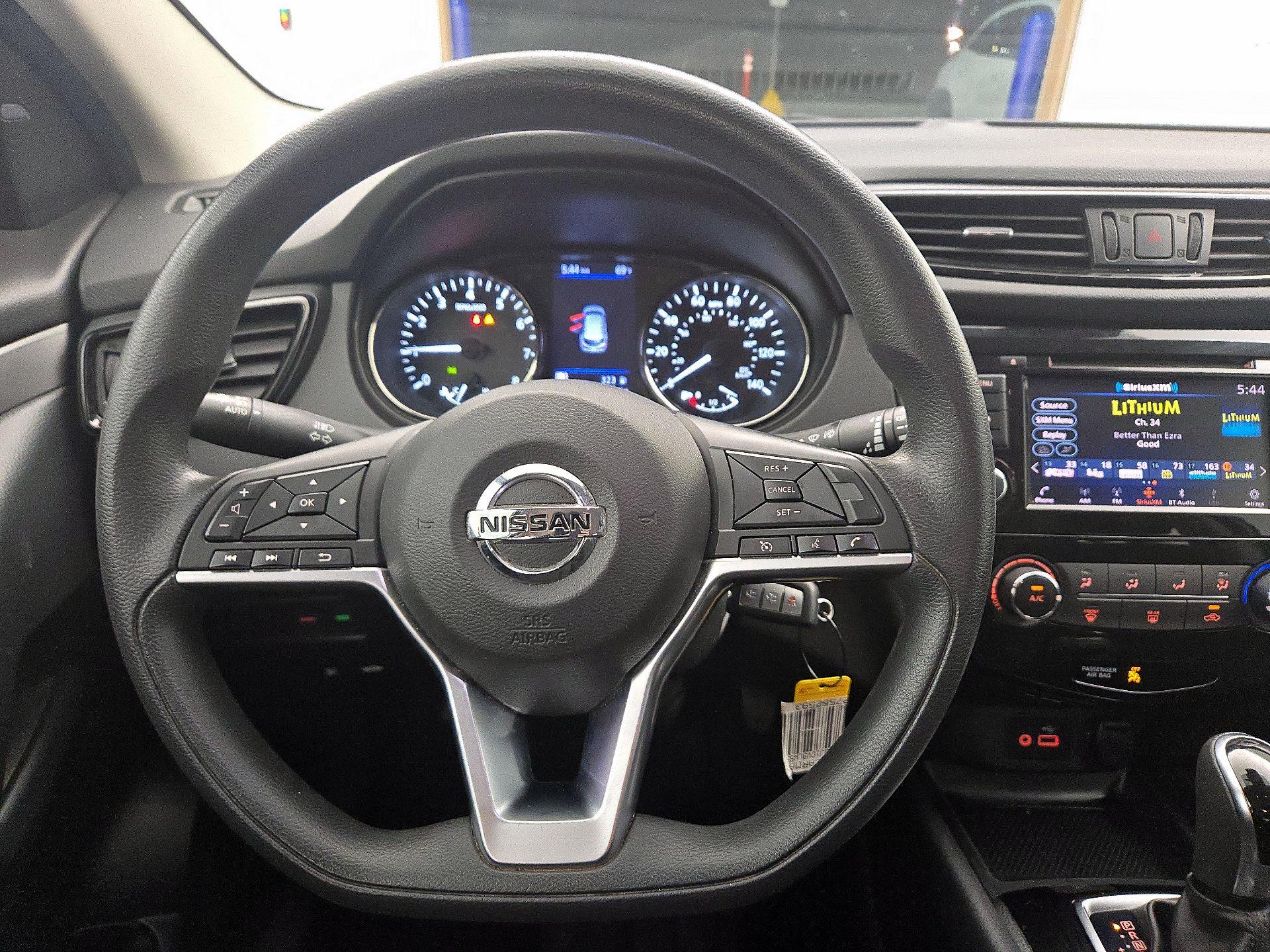 Thumbnail: 2020 Nissan Rogue Sport - 10