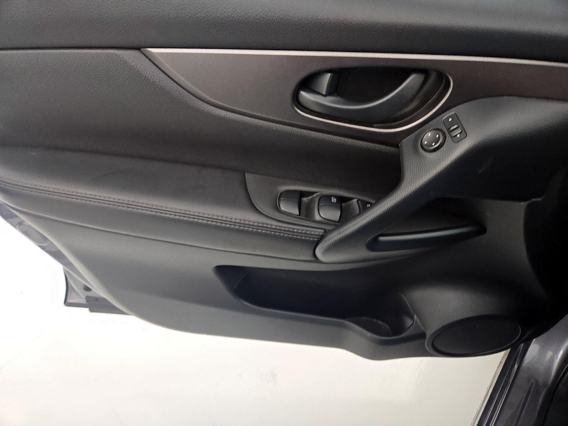 Thumbnail: 2020 Nissan Rogue Sport - 12