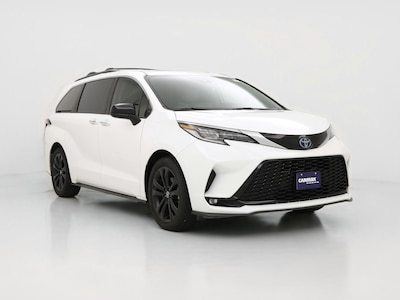 White 2022 Toyota Sienna Hybrid XSE