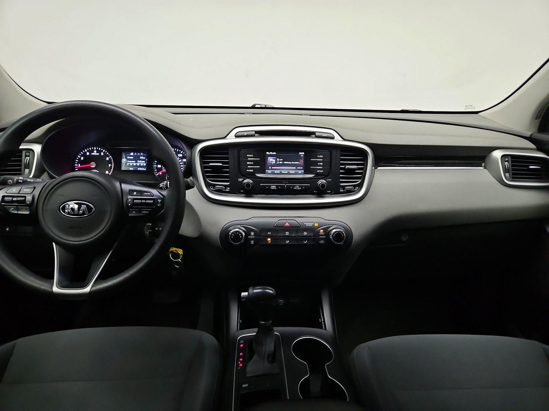 Thumbnail: 2016 Kia Sorento - 9
