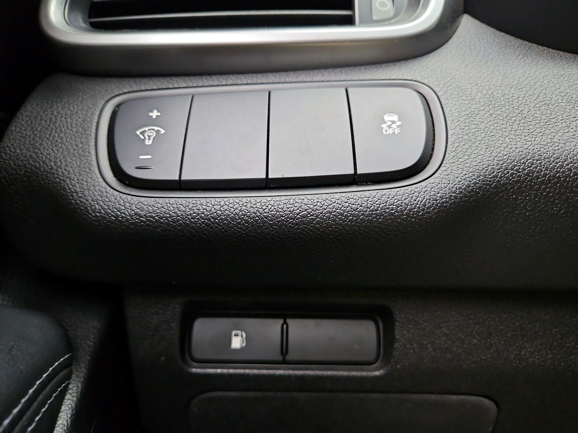 Thumbnail: 2016 Kia Sorento - 13