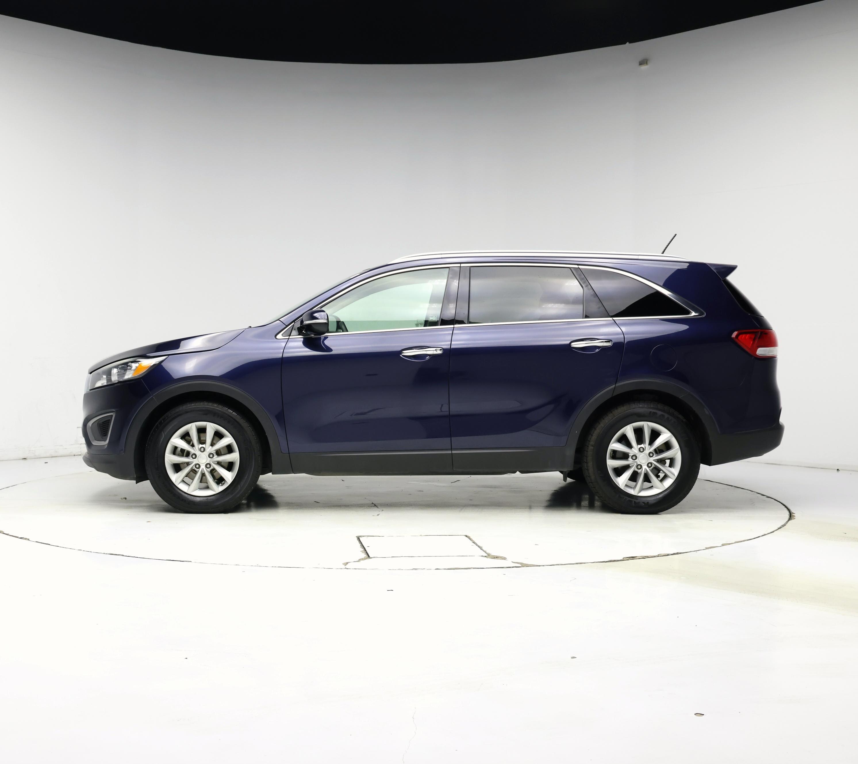 Thumbnail: 2016 Kia Sorento - 3