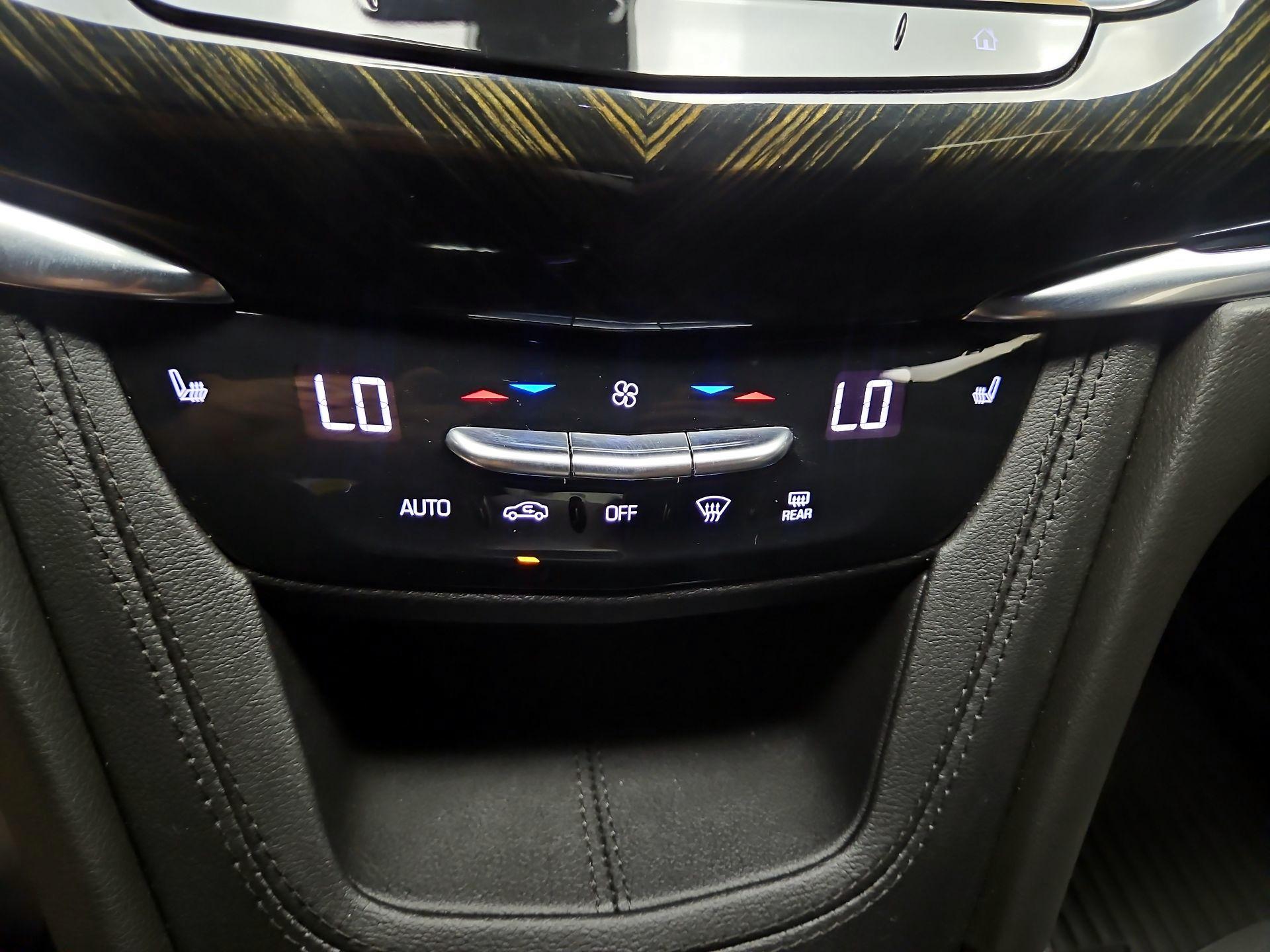 Thumbnail: 2022 Cadillac XT6 - 14