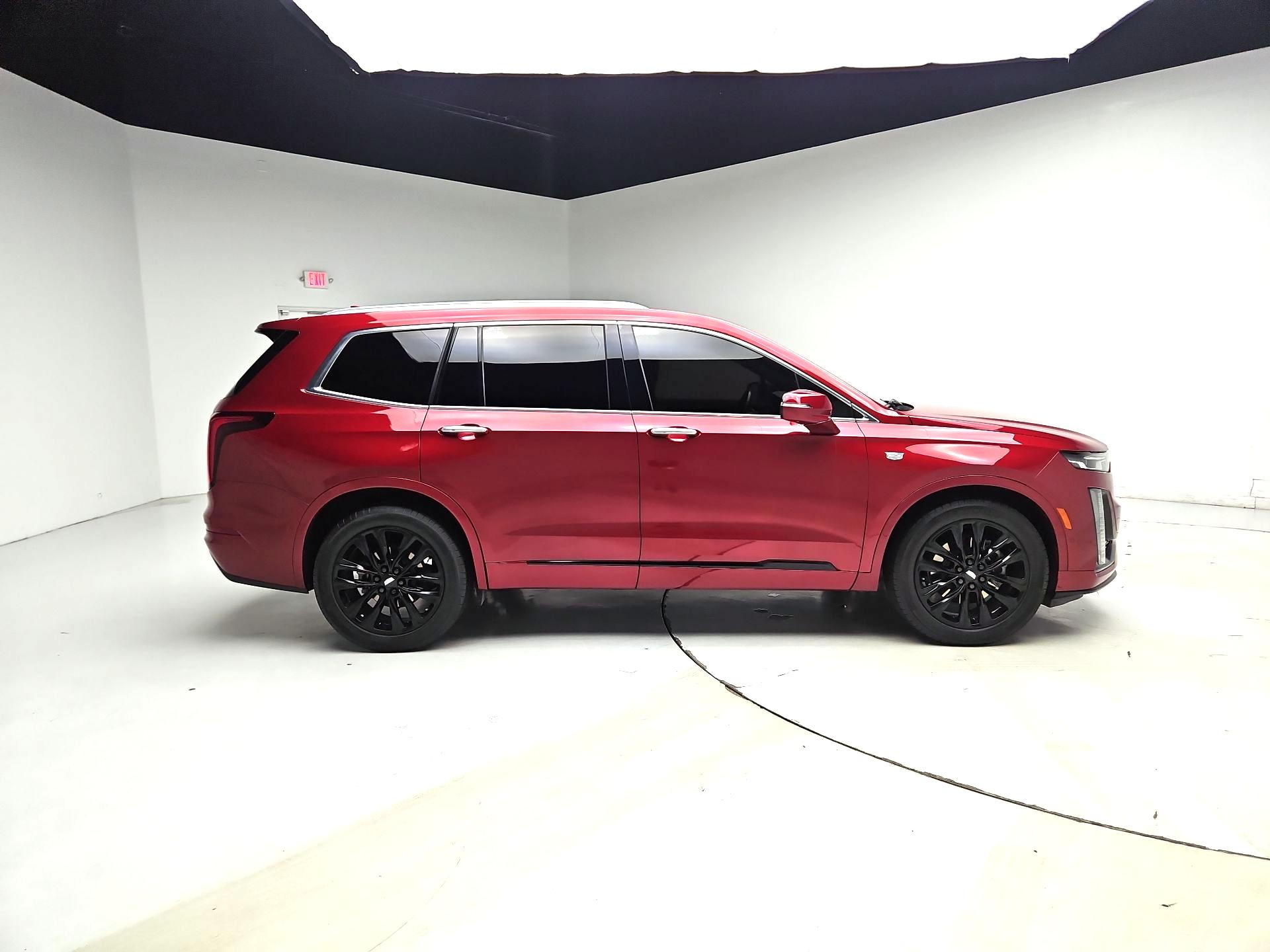 Thumbnail: 2022 Cadillac XT6 - 4