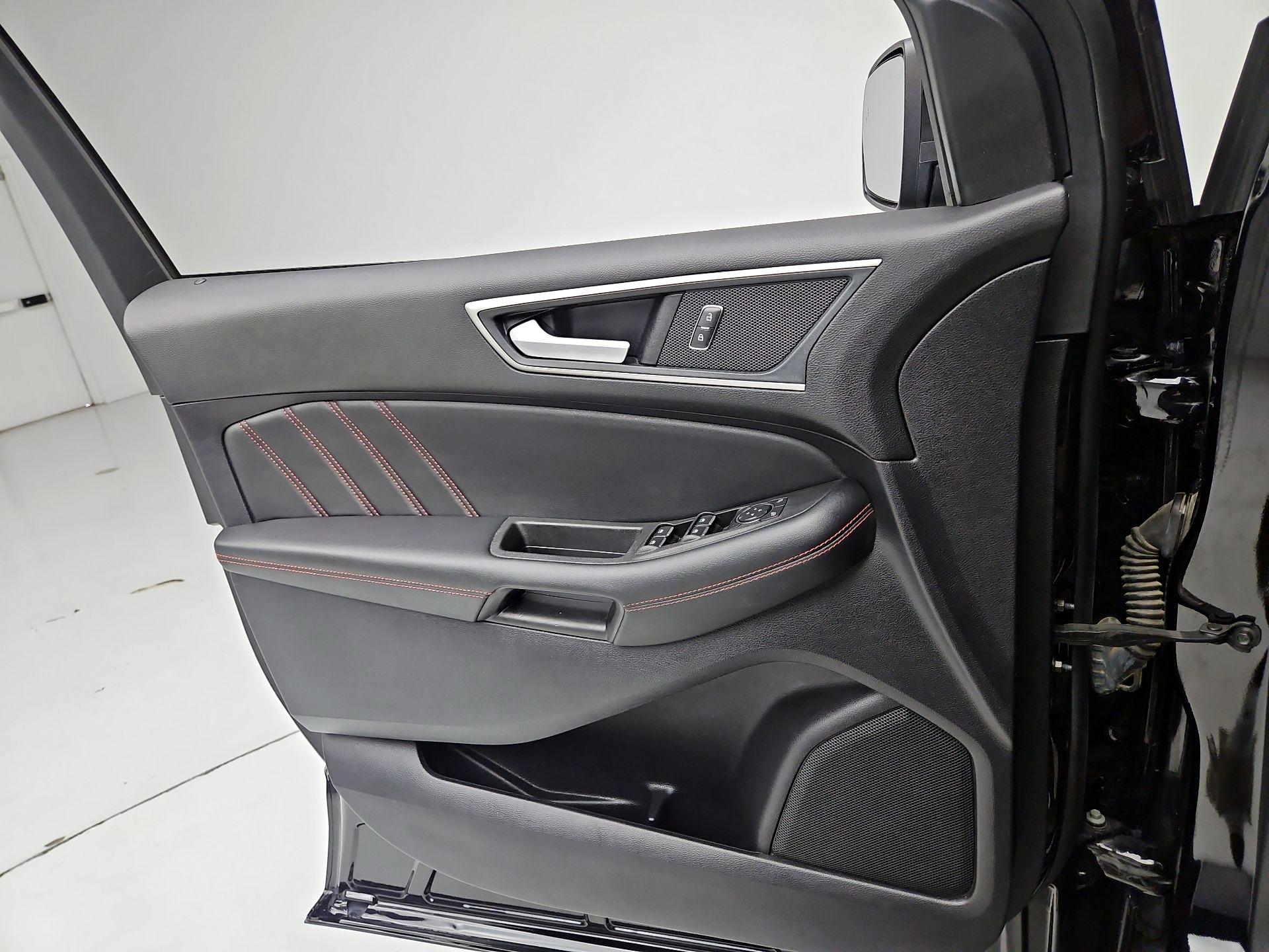 Thumbnail: 2021 Ford Edge - 12