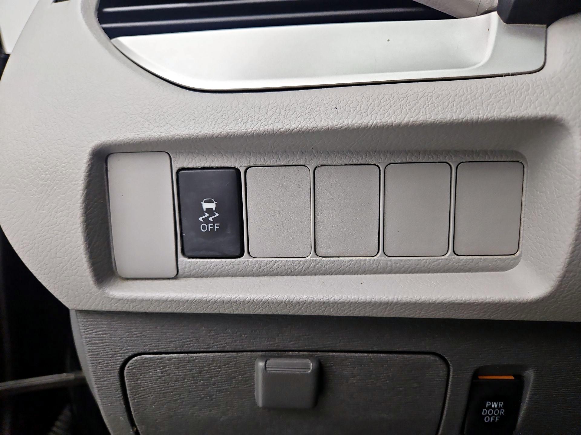 Thumbnail: 2018 Toyota Sienna - 13