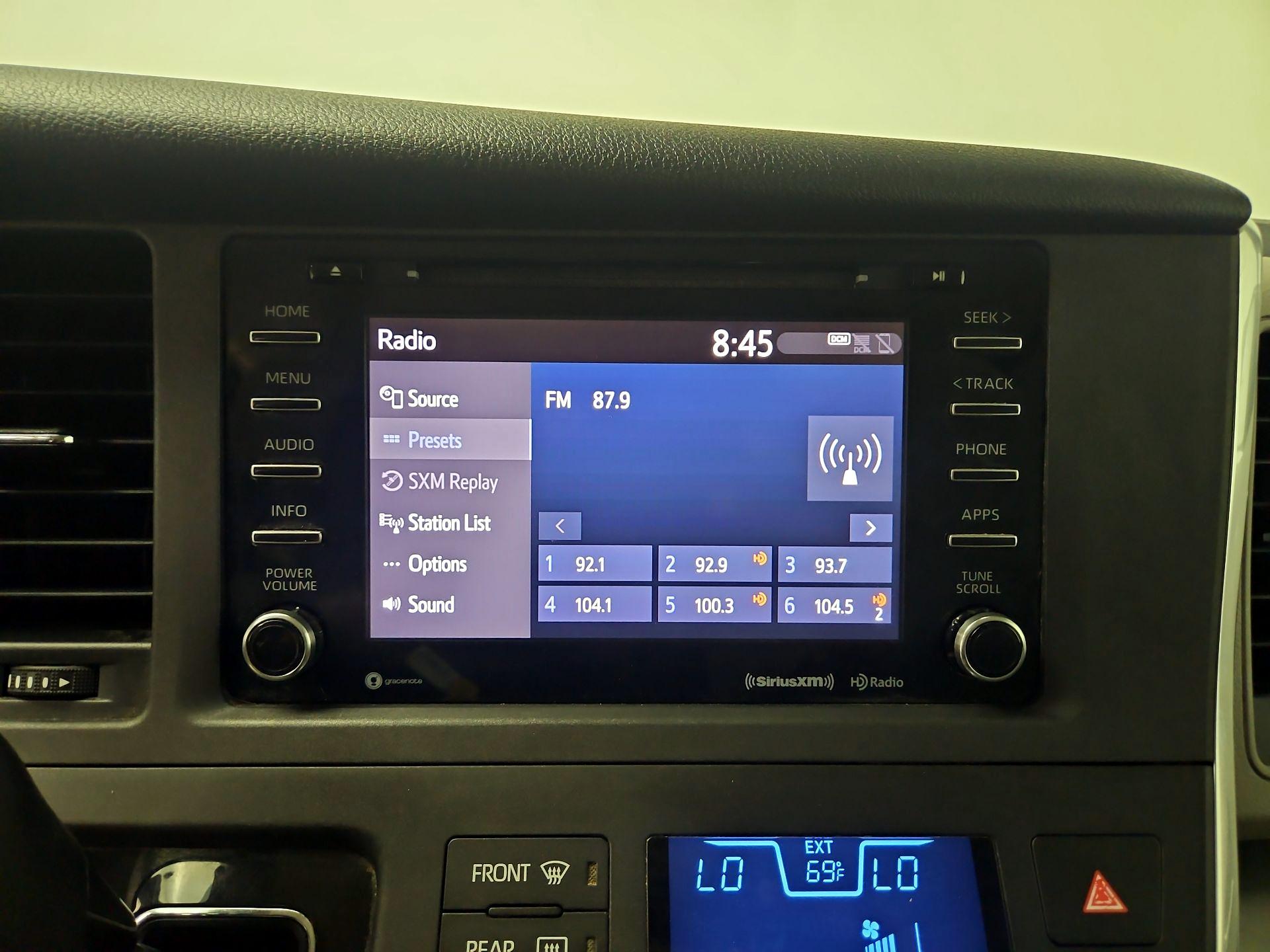 Thumbnail: 2018 Toyota Sienna - 15