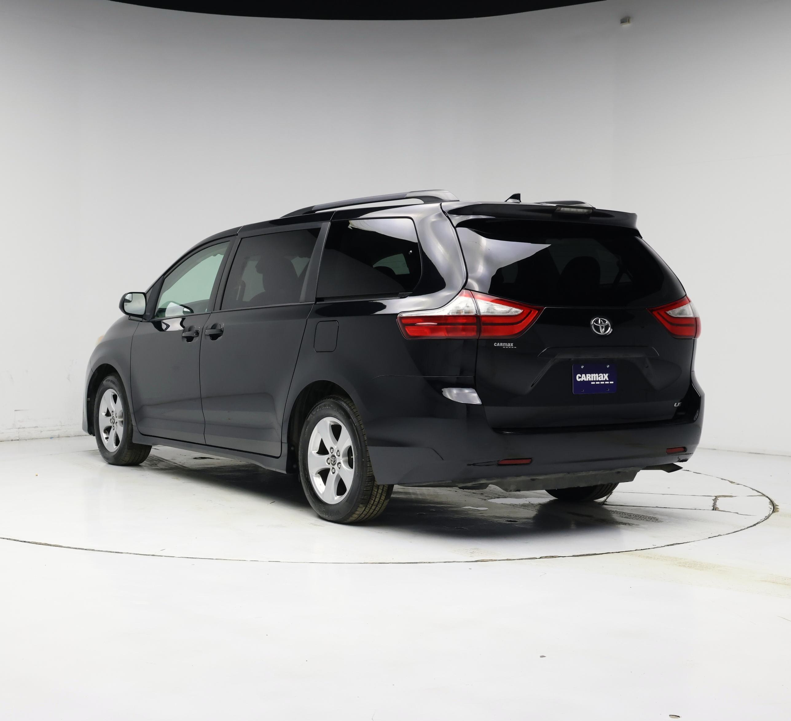Thumbnail: 2018 Toyota Sienna - 2