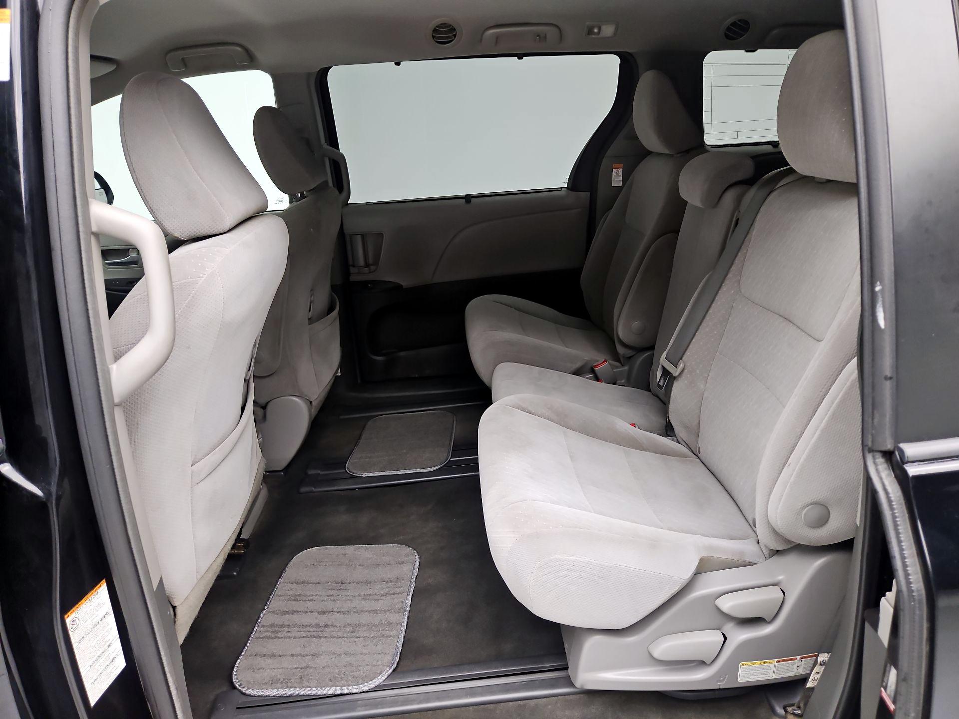 Thumbnail: 2018 Toyota Sienna - 19