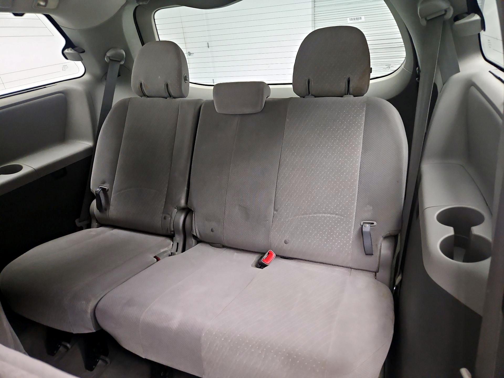 Thumbnail: 2018 Toyota Sienna - 20
