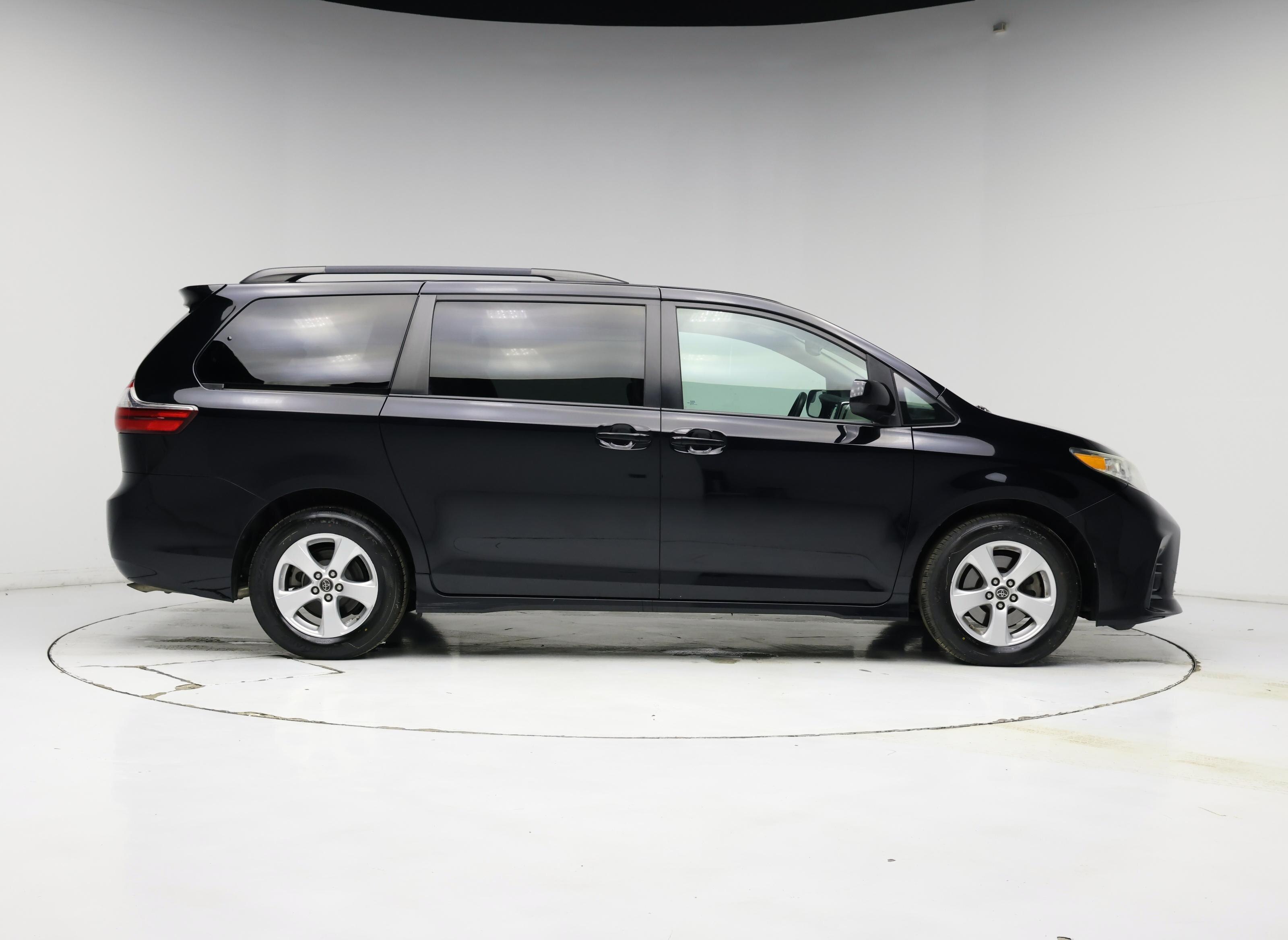 Thumbnail: 2018 Toyota Sienna - 7