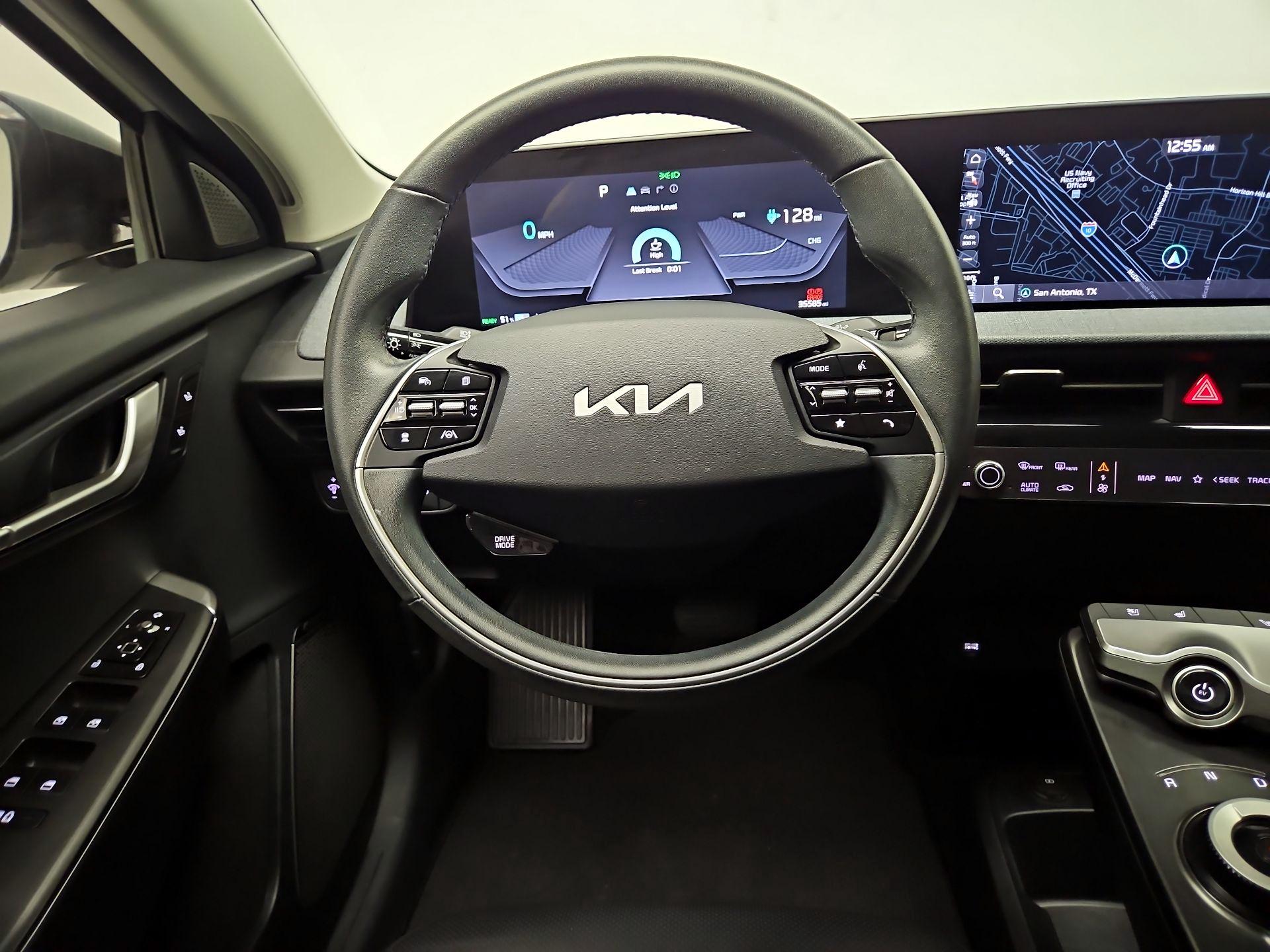 Thumbnail: 2022 Kia EV6 - 10