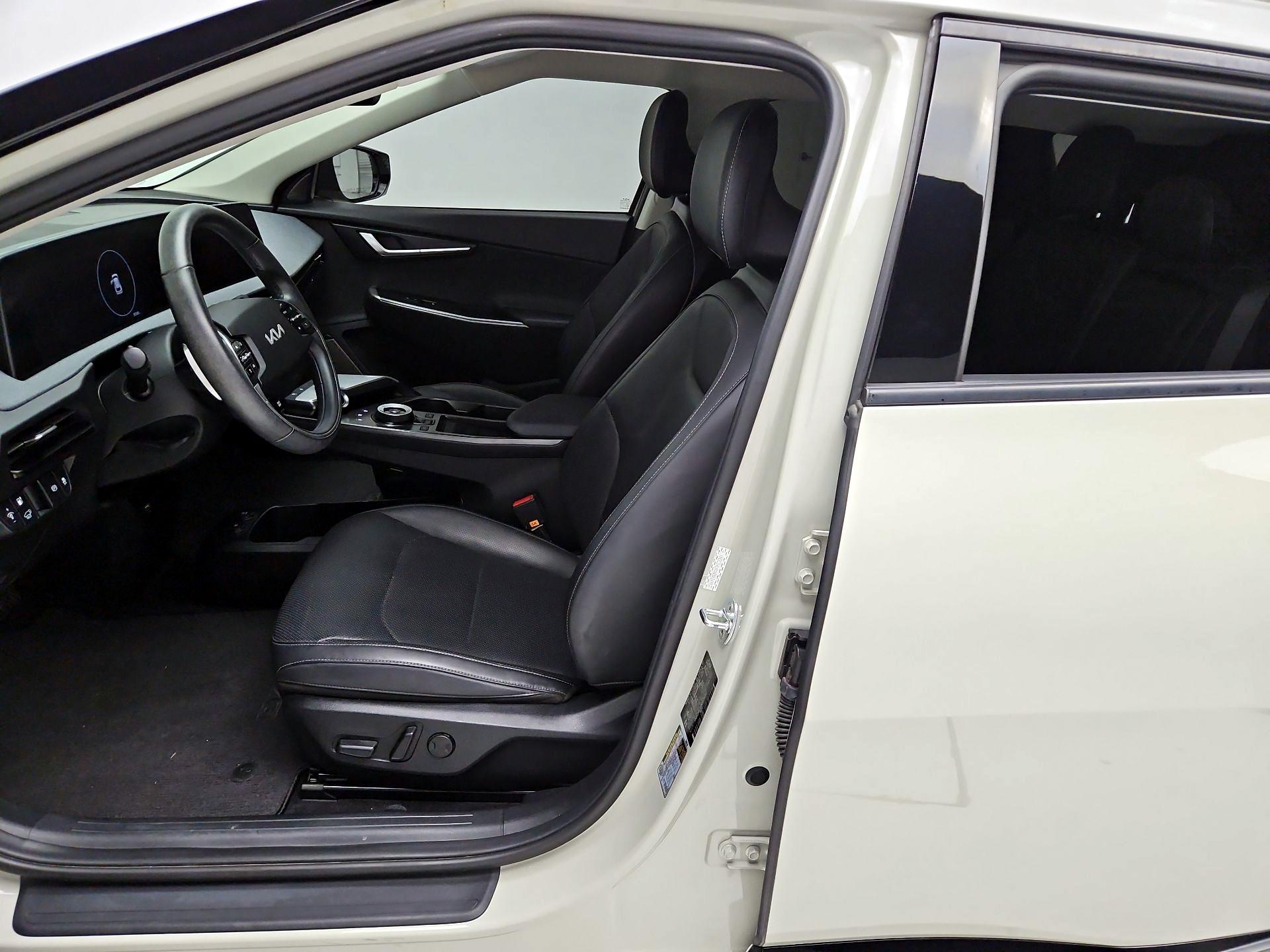 Thumbnail: 2022 Kia EV6 - 11