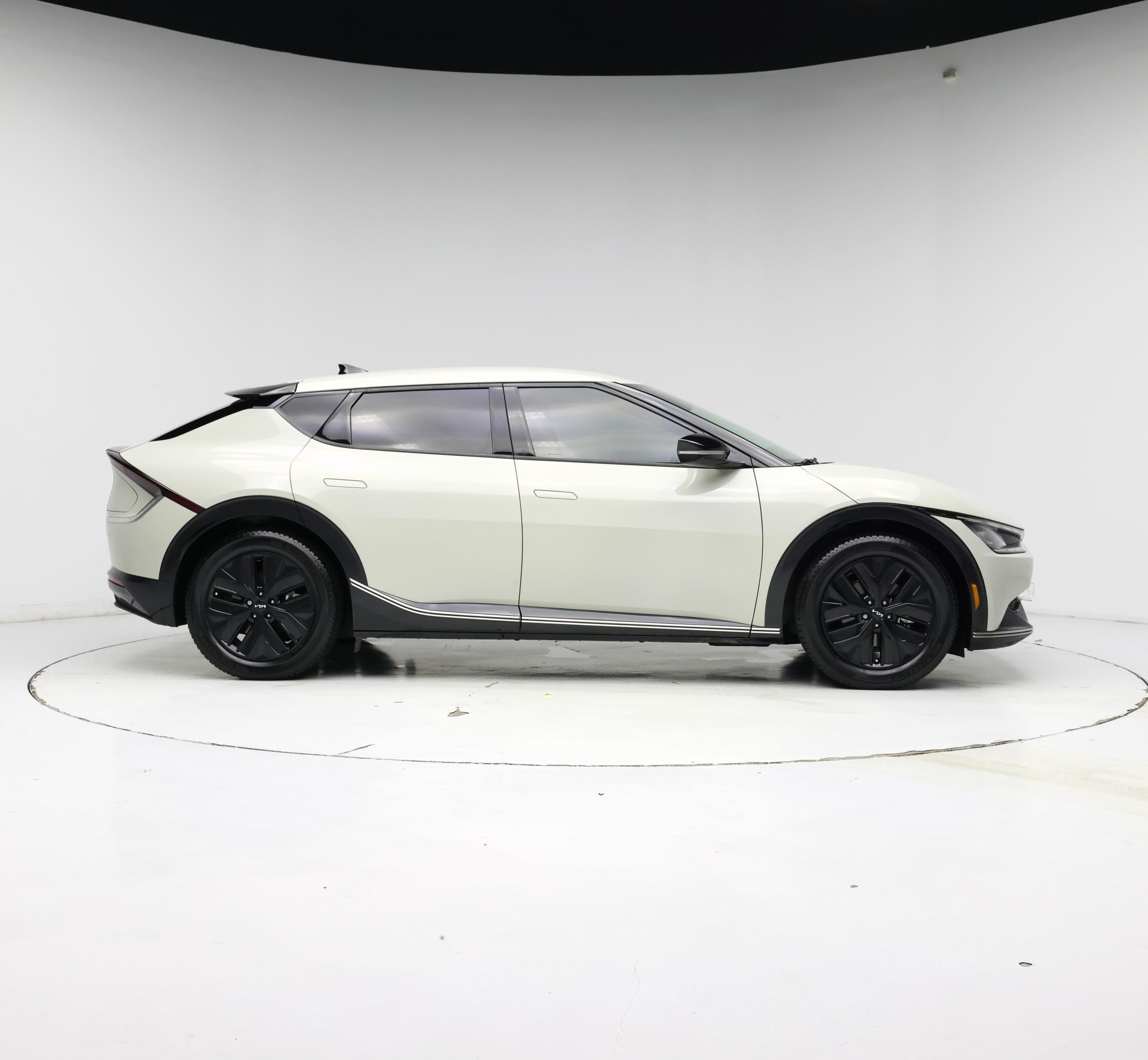 Thumbnail: 2022 Kia EV6 - 7