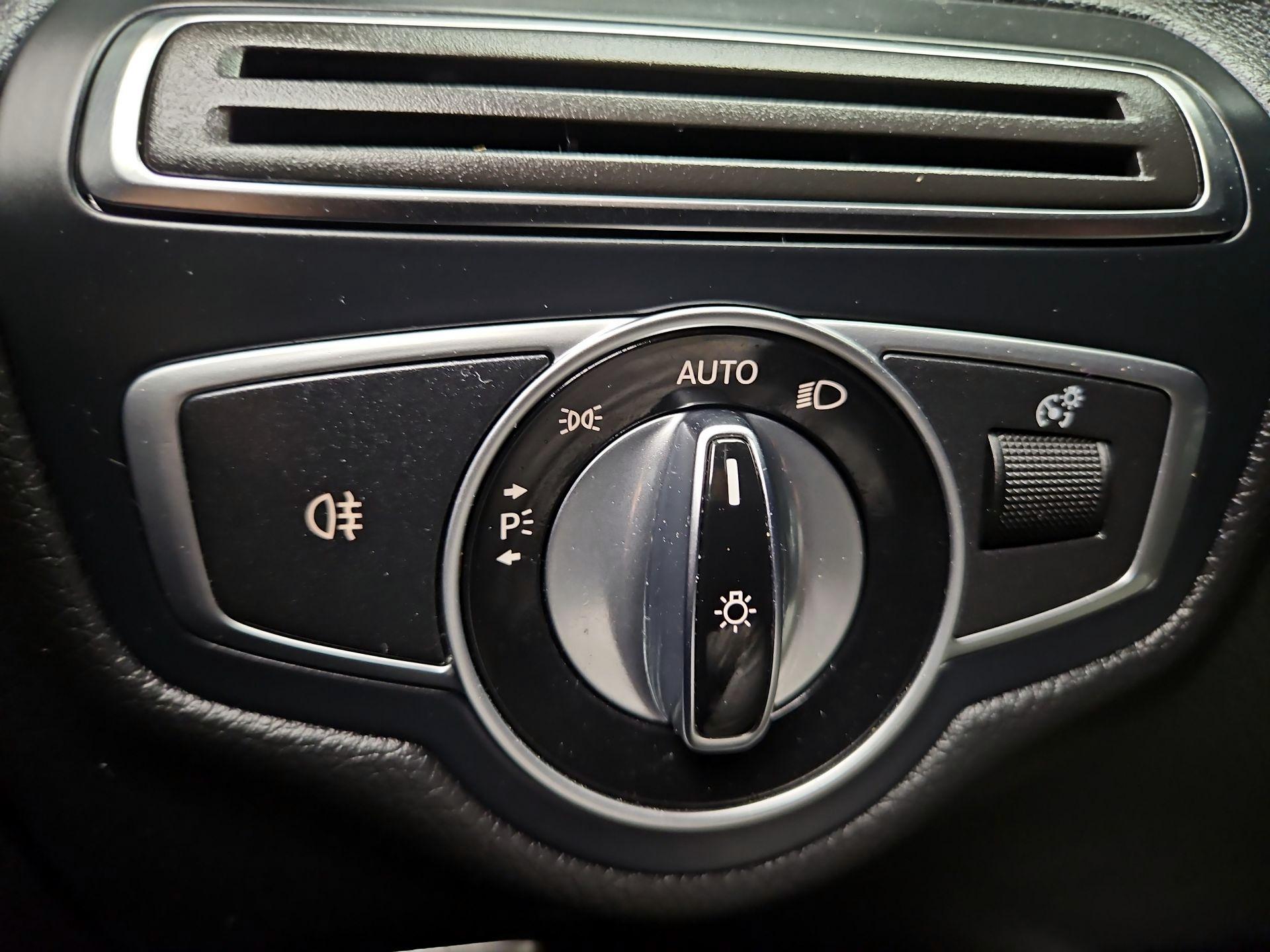 Thumbnail: 2016 Mercedes-Benz C-Class - 13