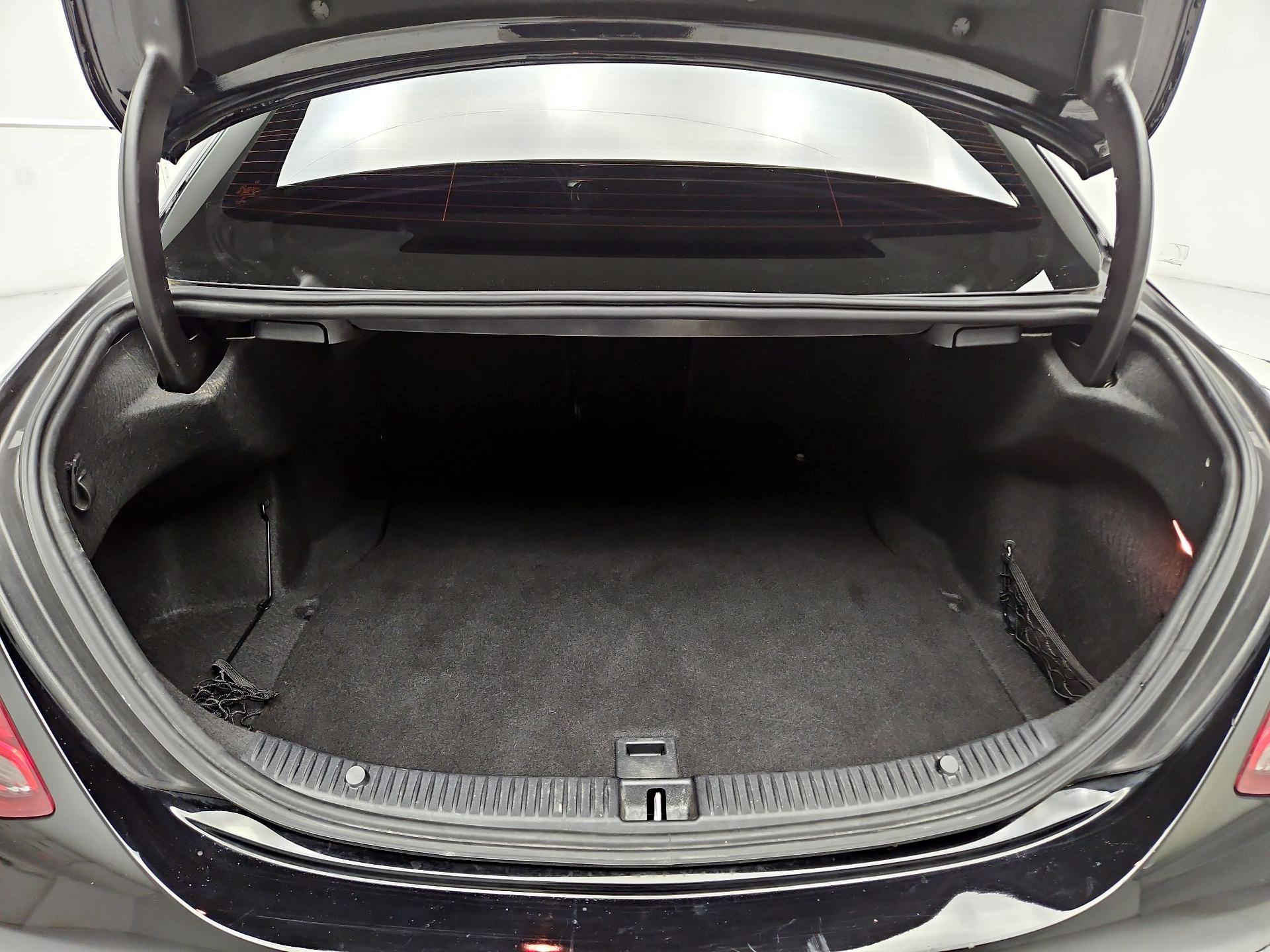 Thumbnail: 2016 Mercedes-Benz C-Class - 20