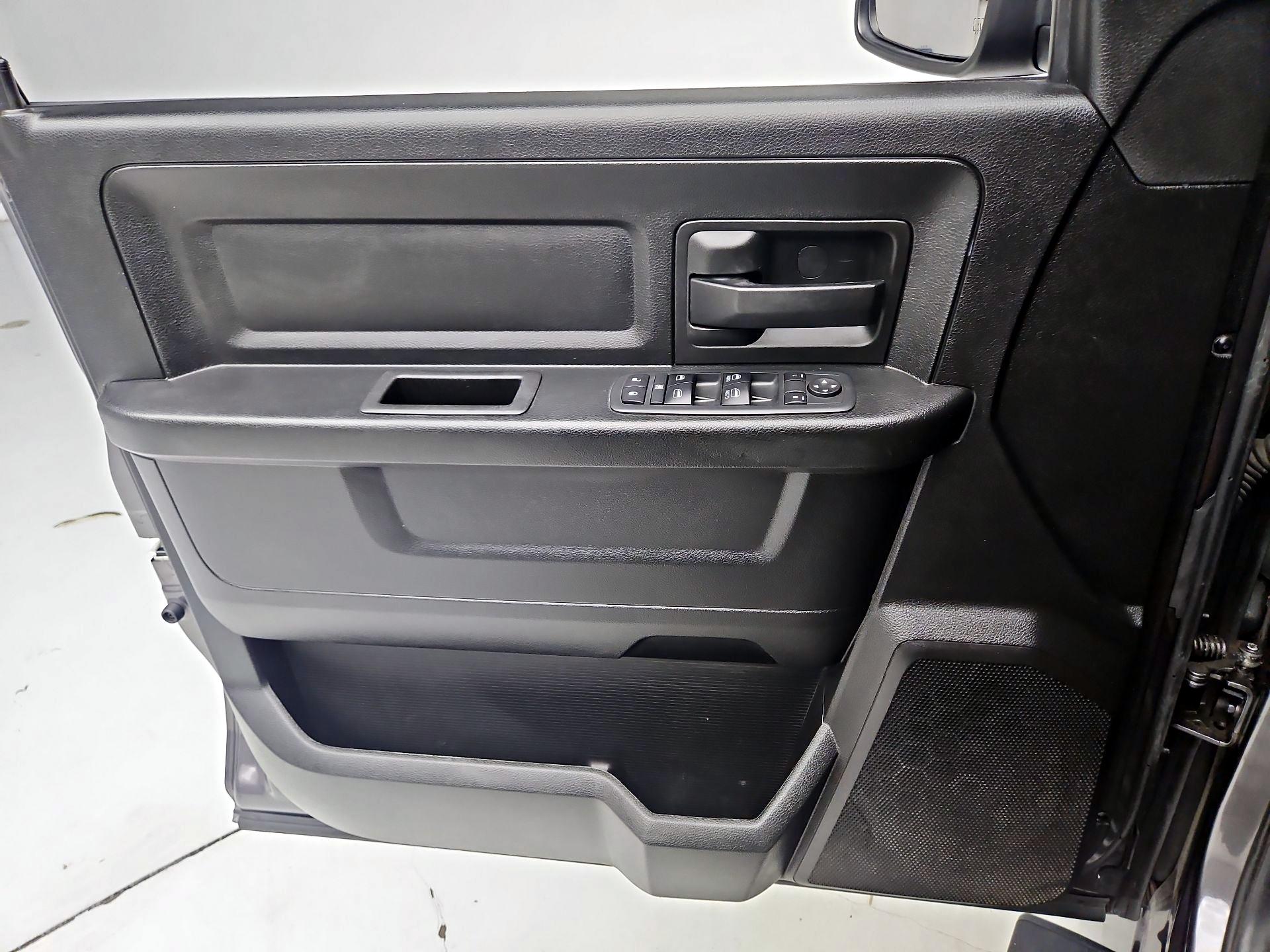 Thumbnail: 2019 RAM 1500 Classic - 10
