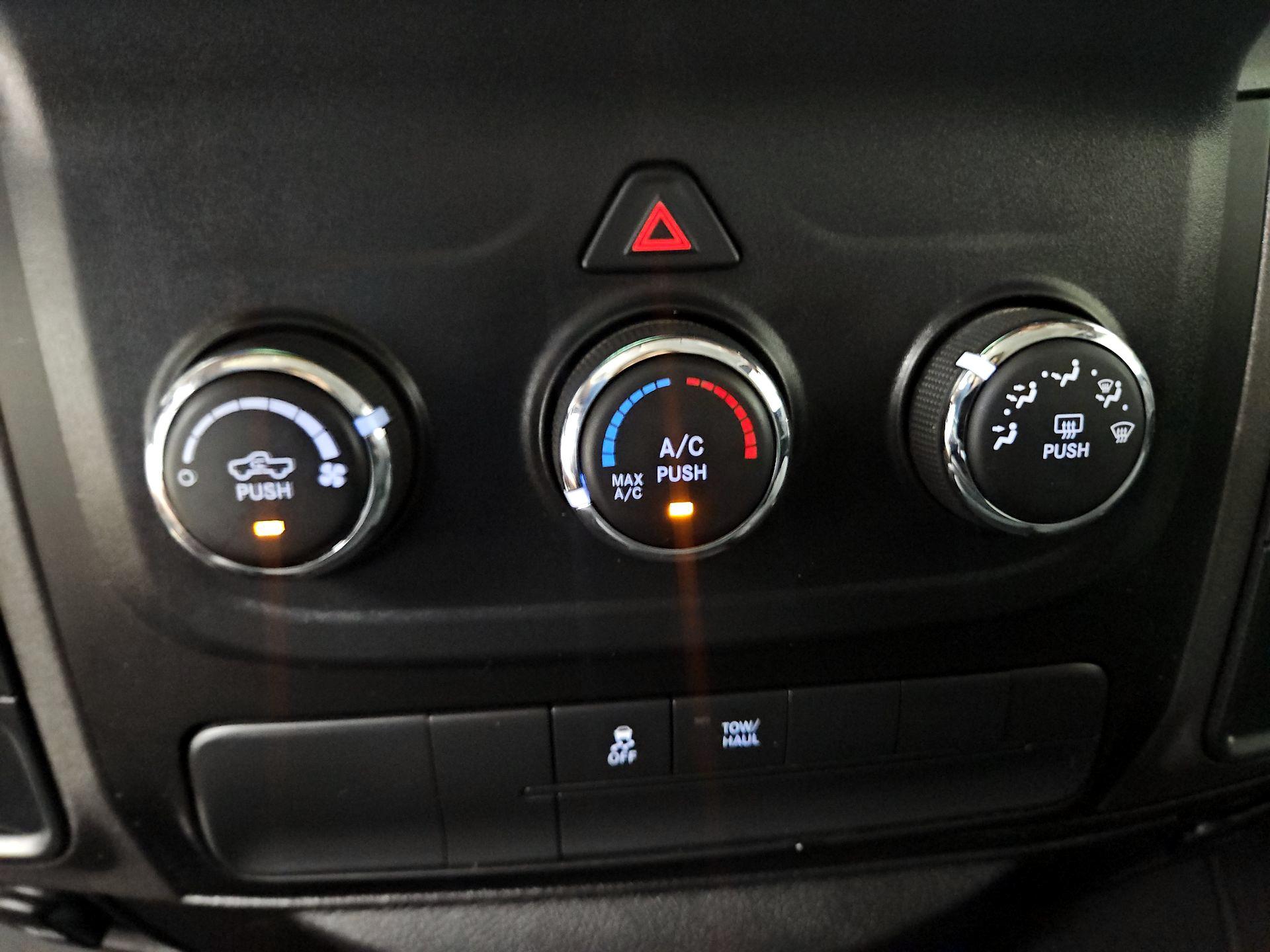 Thumbnail: 2019 RAM 1500 Classic - 14