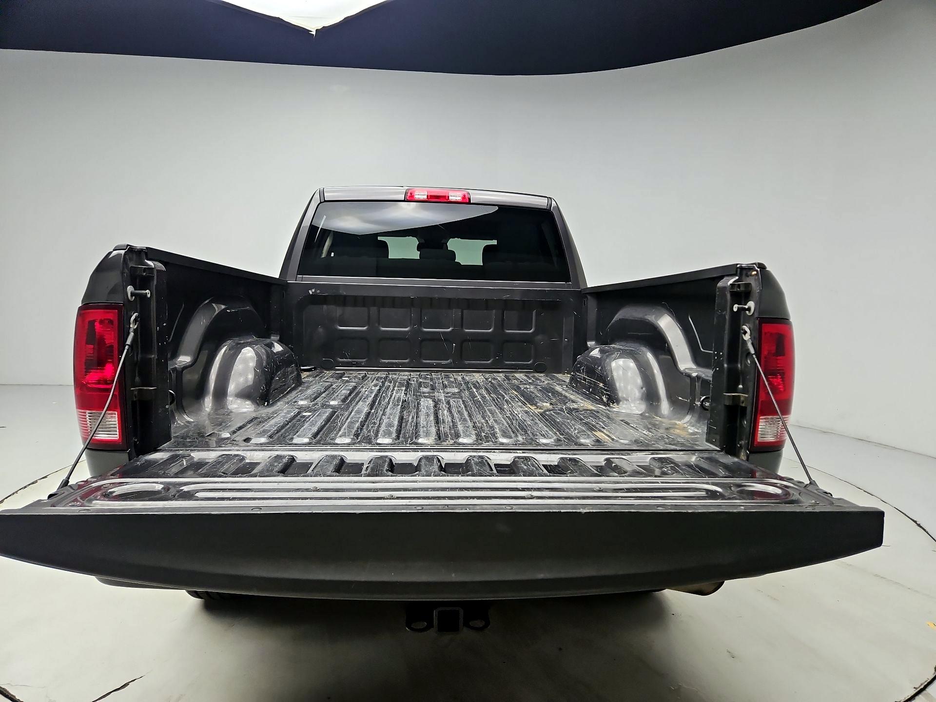 Thumbnail: 2019 RAM 1500 Classic - 18