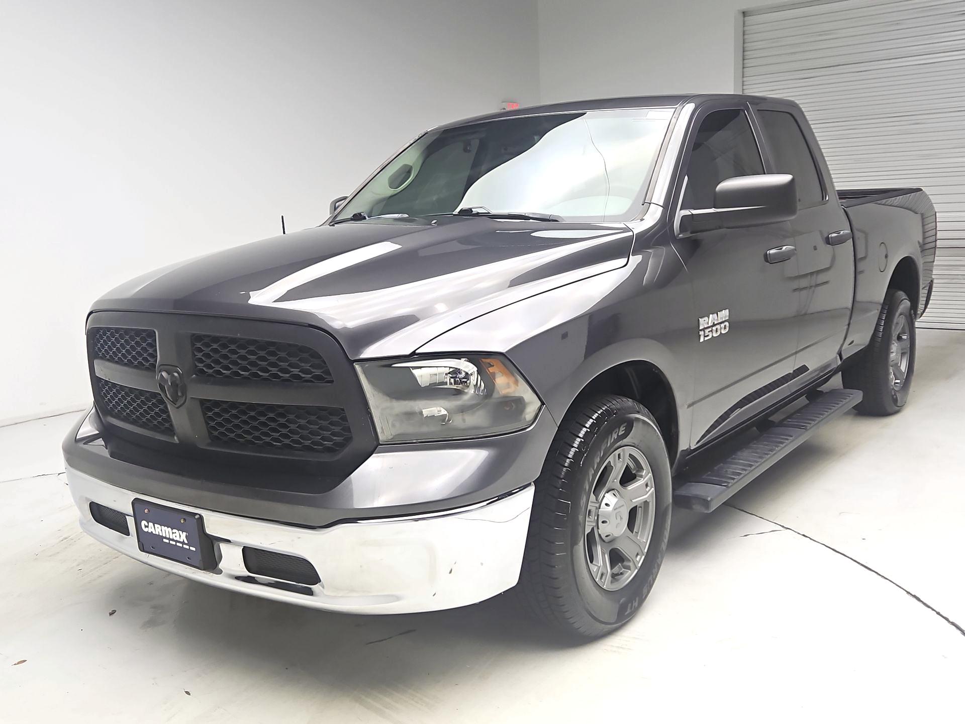 Thumbnail: 2019 RAM 1500 Classic - 3