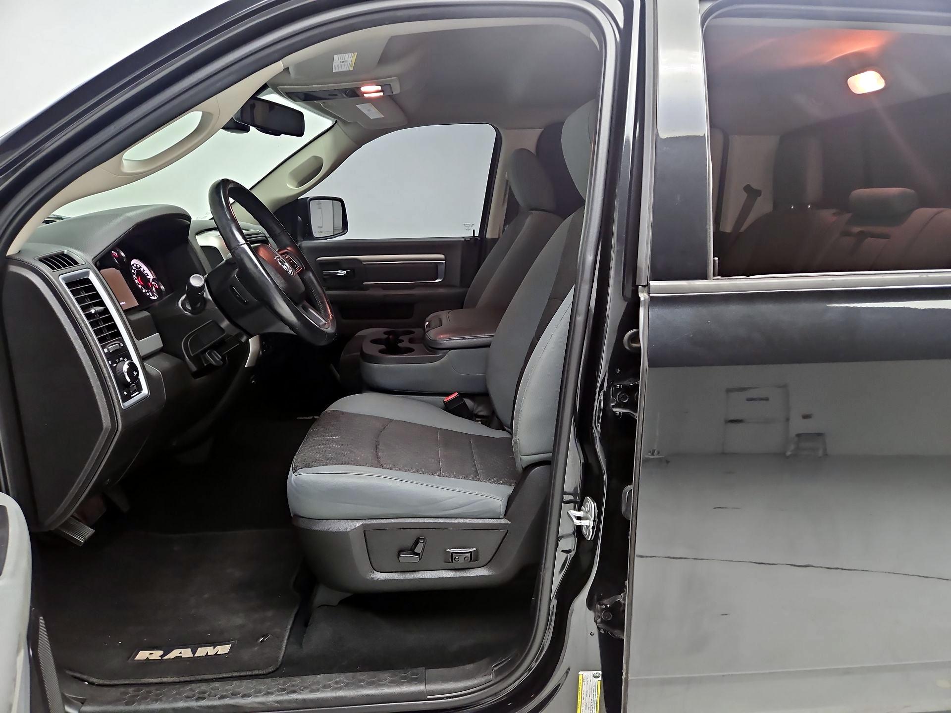 Thumbnail: 2019 RAM 1500 Classic - 11
