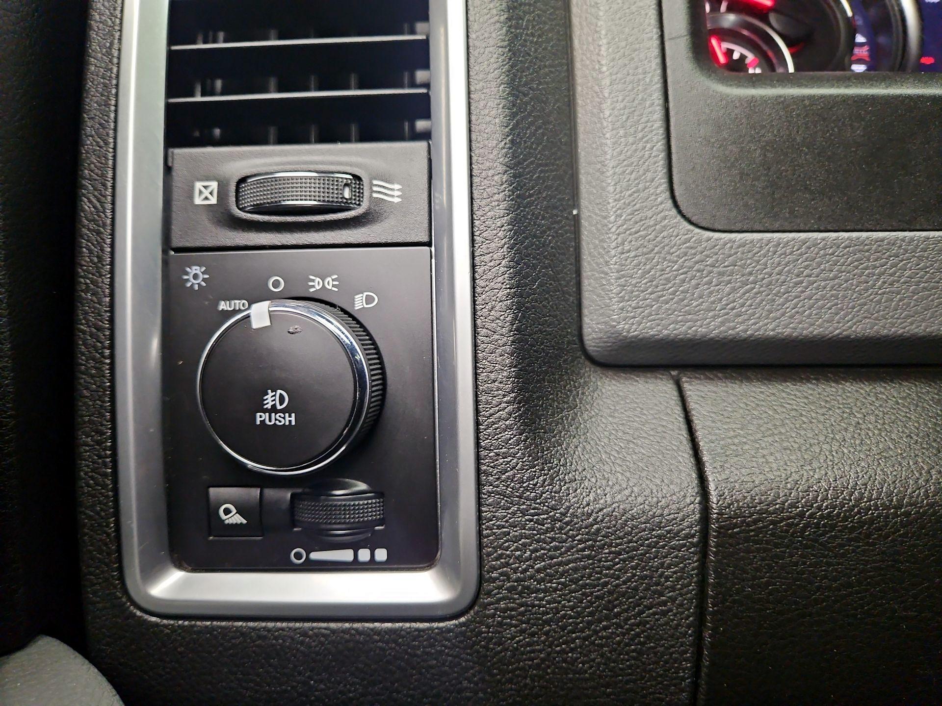 Thumbnail: 2019 RAM 1500 Classic - 13