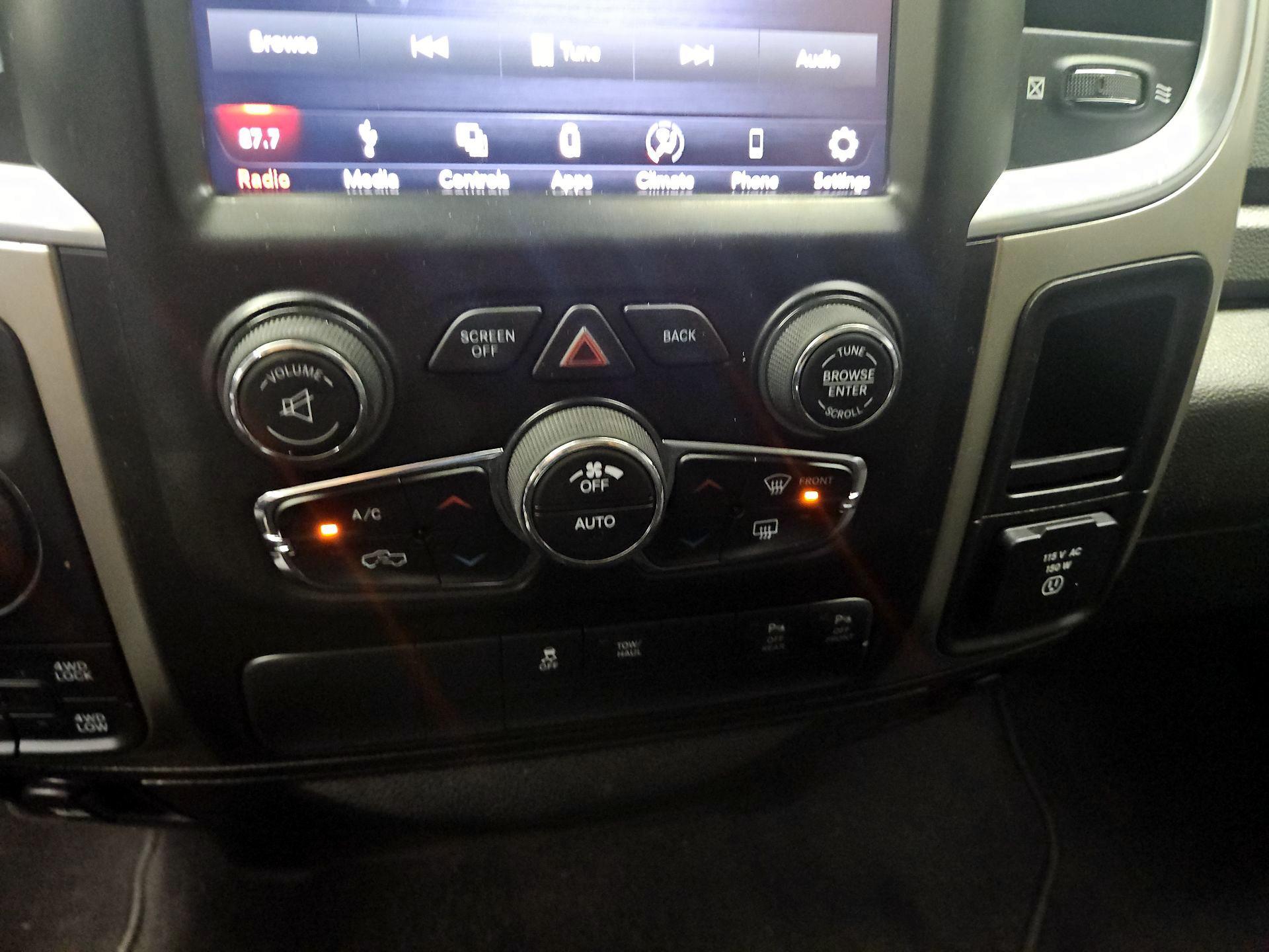 Thumbnail: 2019 RAM 1500 Classic - 16