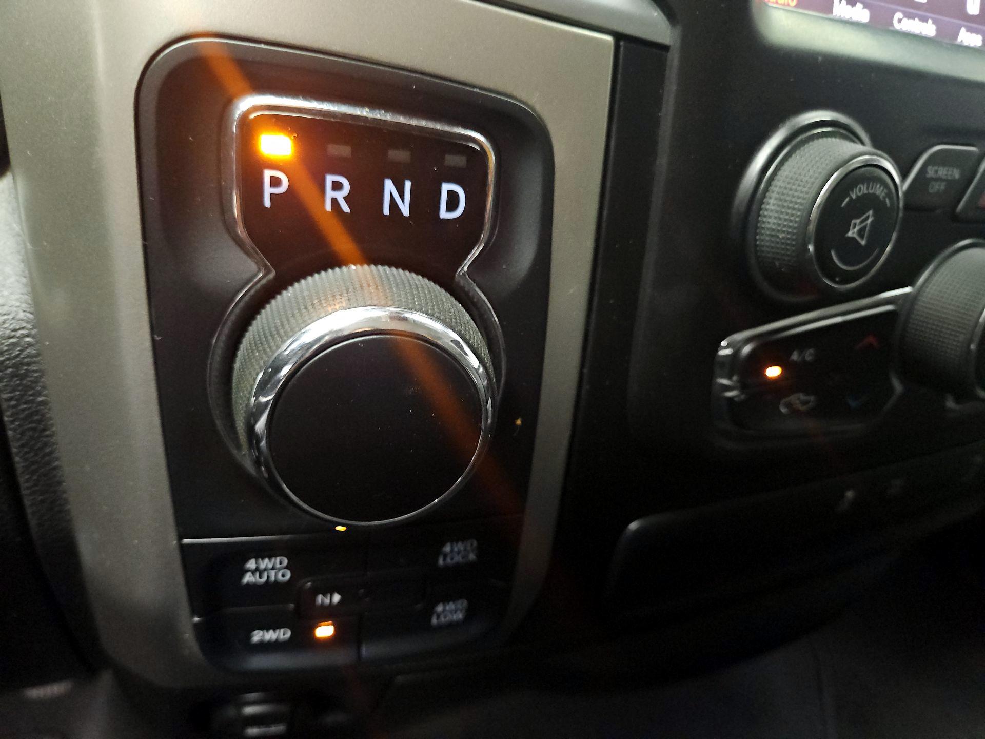 Thumbnail: 2019 RAM 1500 Classic - 17