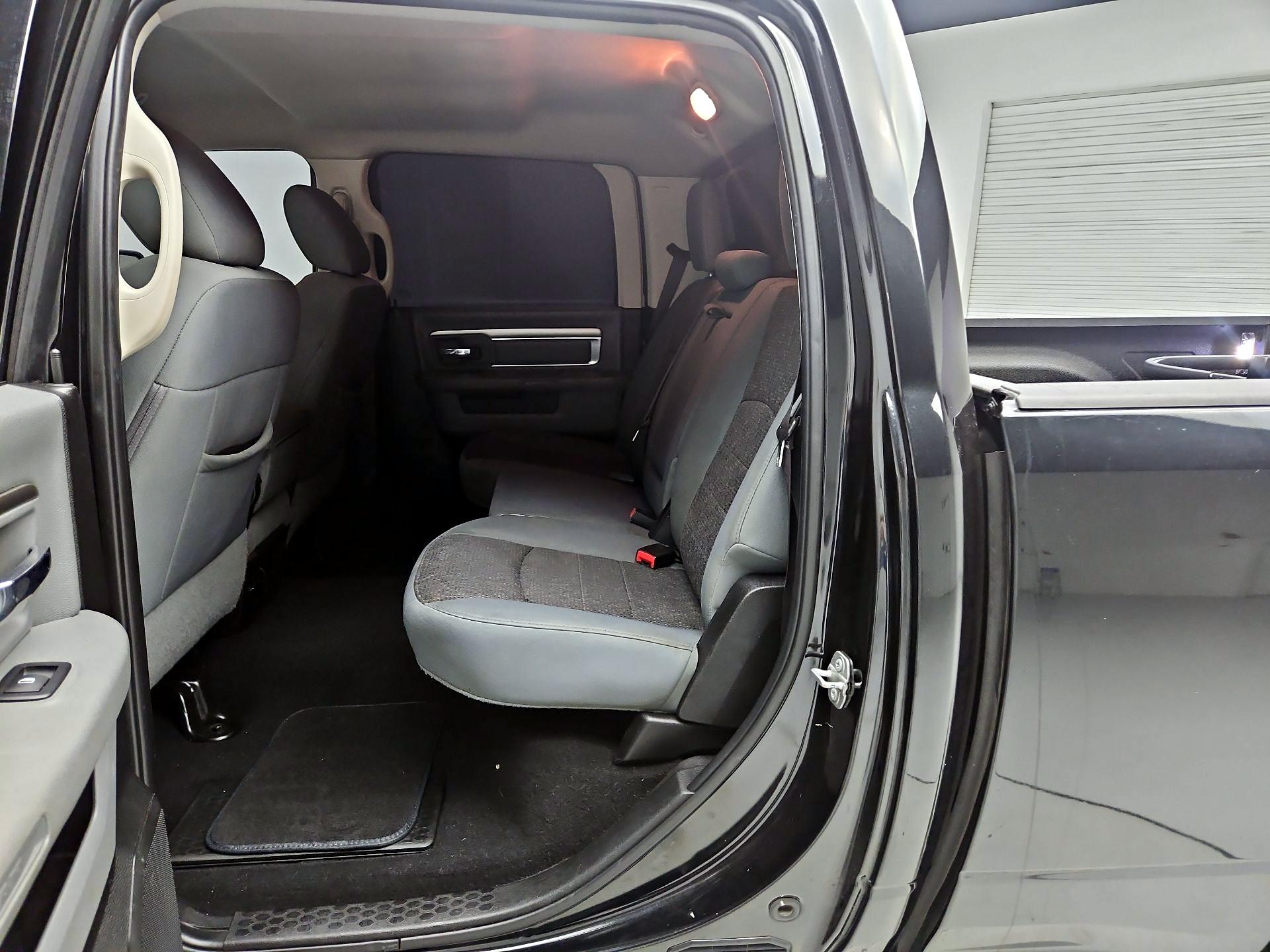 Thumbnail: 2019 RAM 1500 Classic - 19