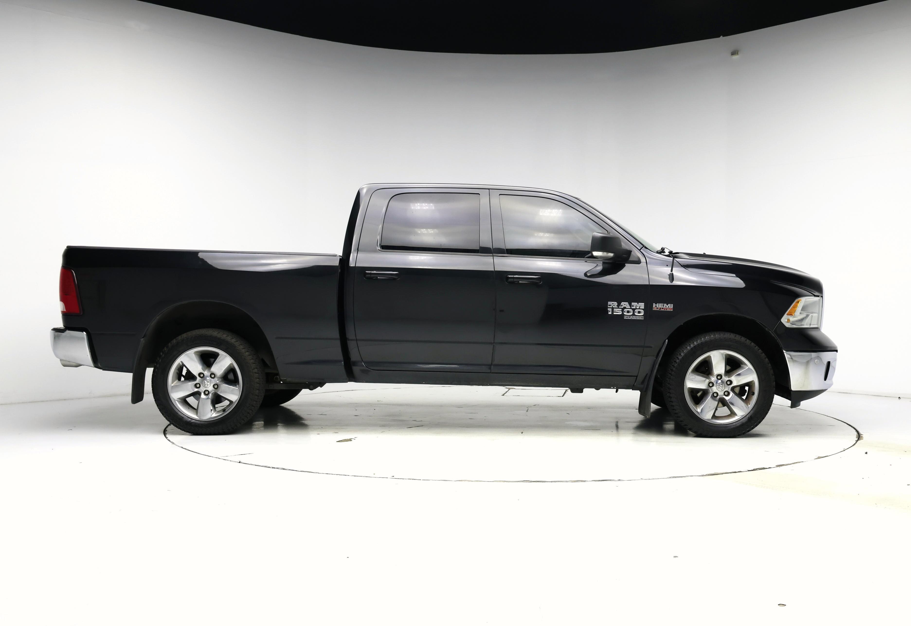 Thumbnail: 2019 RAM 1500 Classic - 7