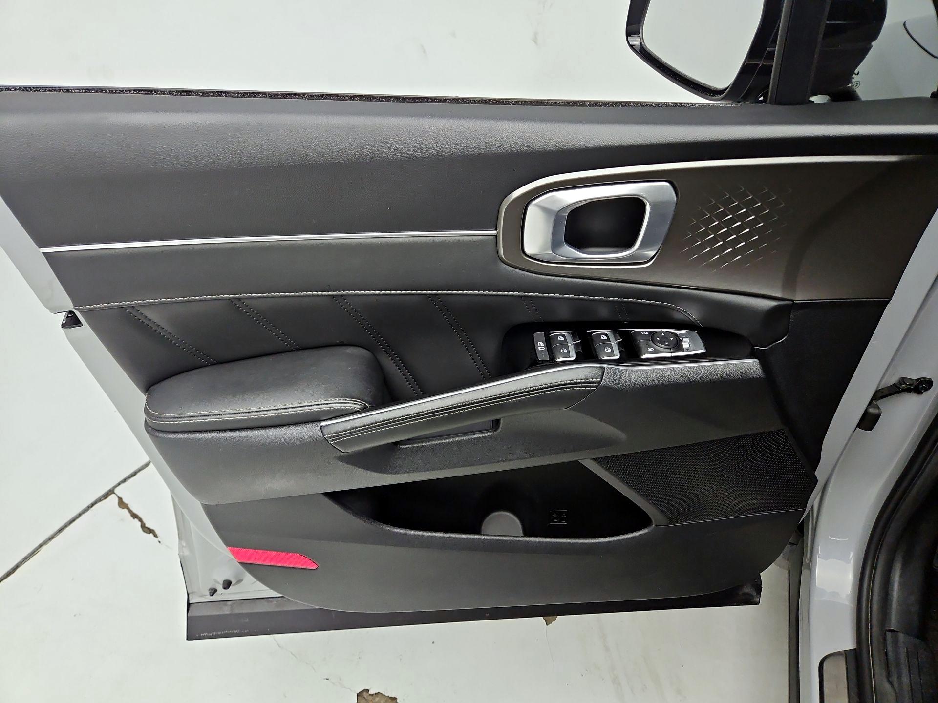 Thumbnail: 2022 Kia Sorento - 12