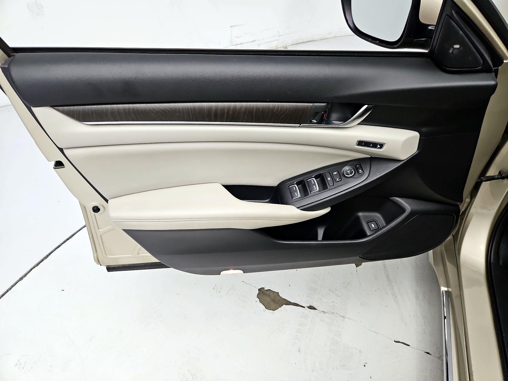 Thumbnail: 2018 Honda Accord - 12