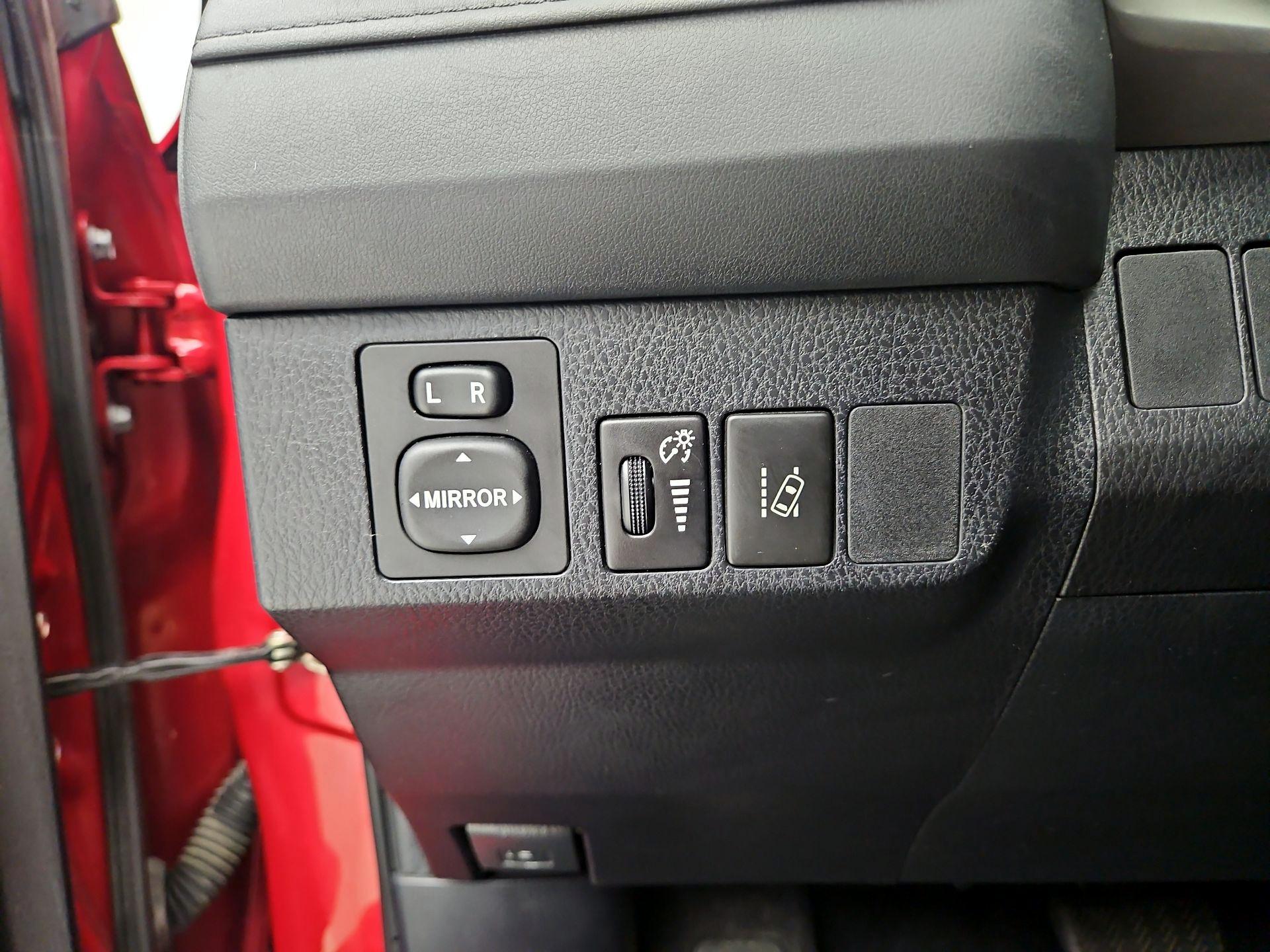 Thumbnail: 2017 Toyota RAV4 - 11