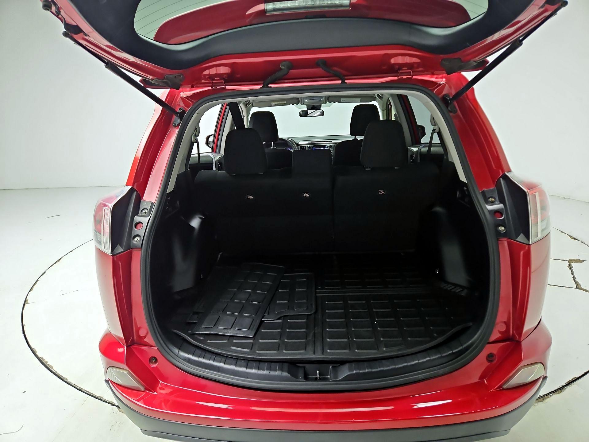Thumbnail: 2017 Toyota RAV4 - 18