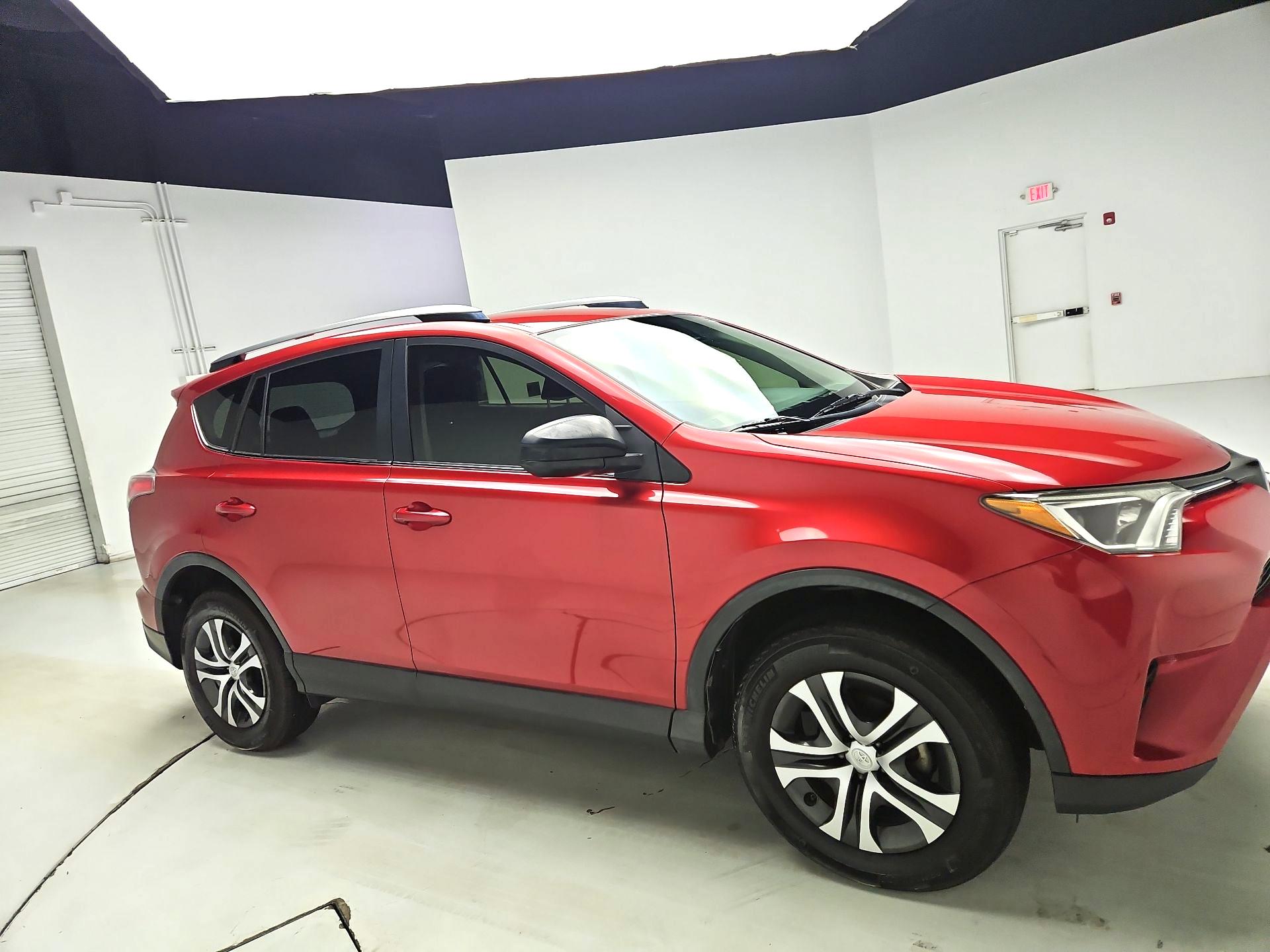 Thumbnail: 2017 Toyota RAV4 - 4