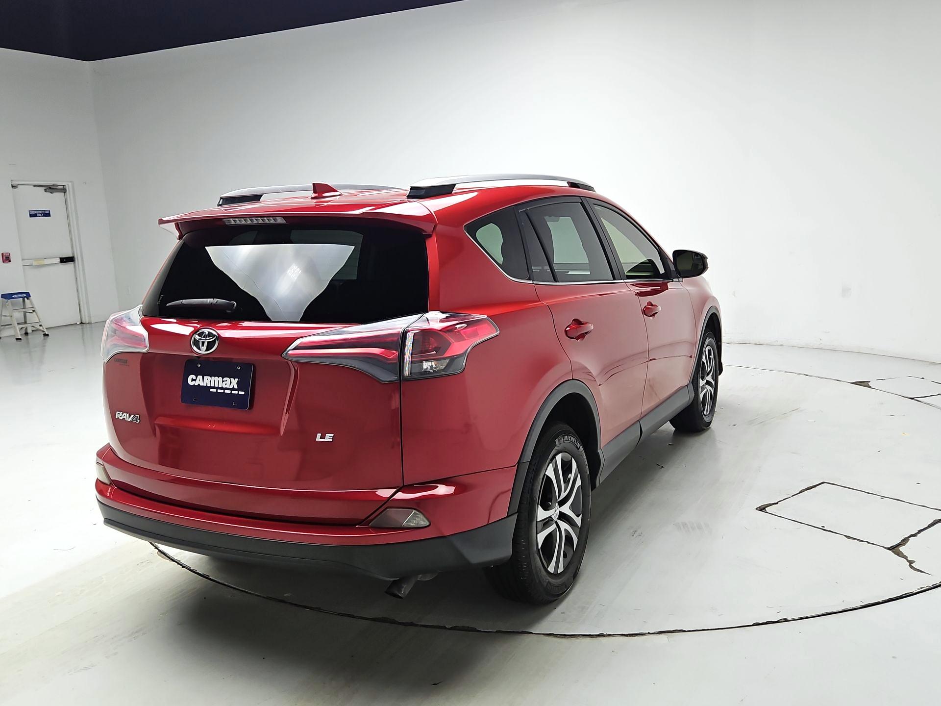 Thumbnail: 2017 Toyota RAV4 - 5