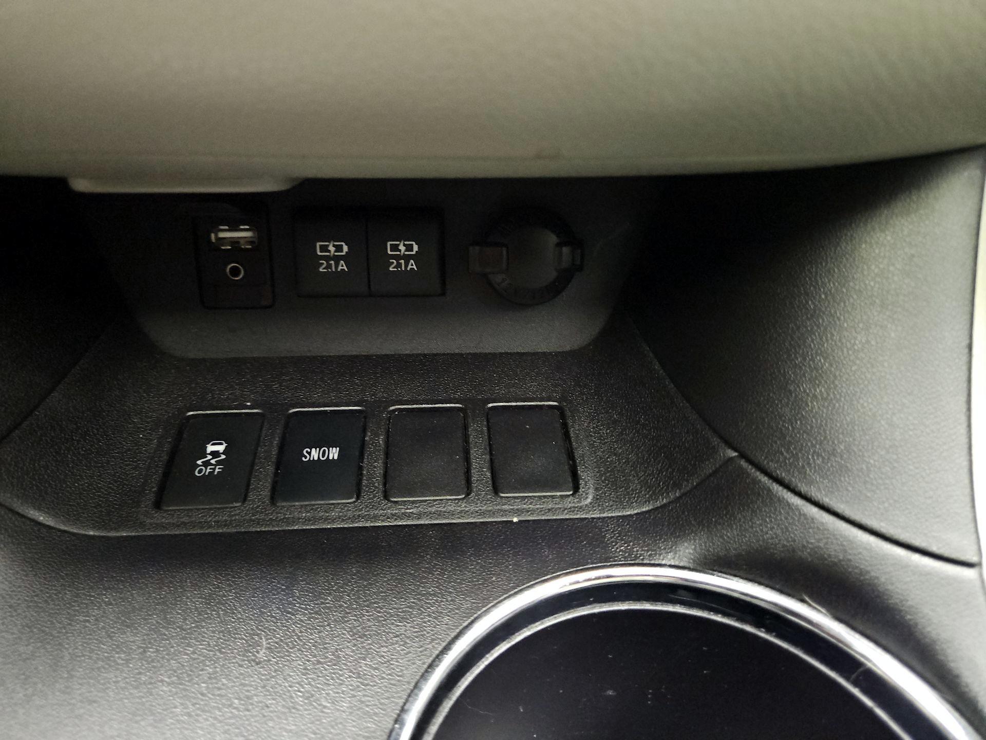 Thumbnail: 2018 Toyota Highlander - 18