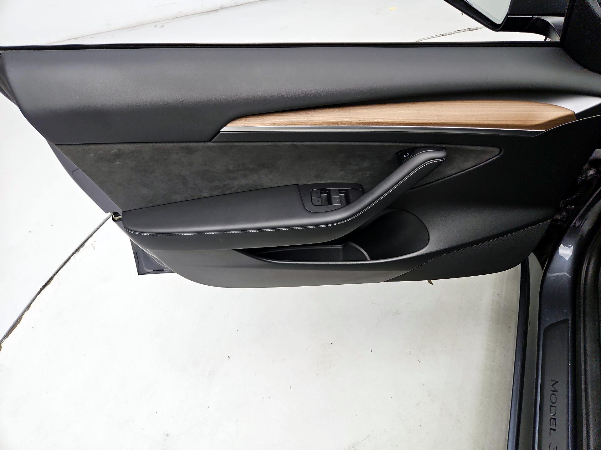 Thumbnail: 2023 Tesla Model 3 - 12
