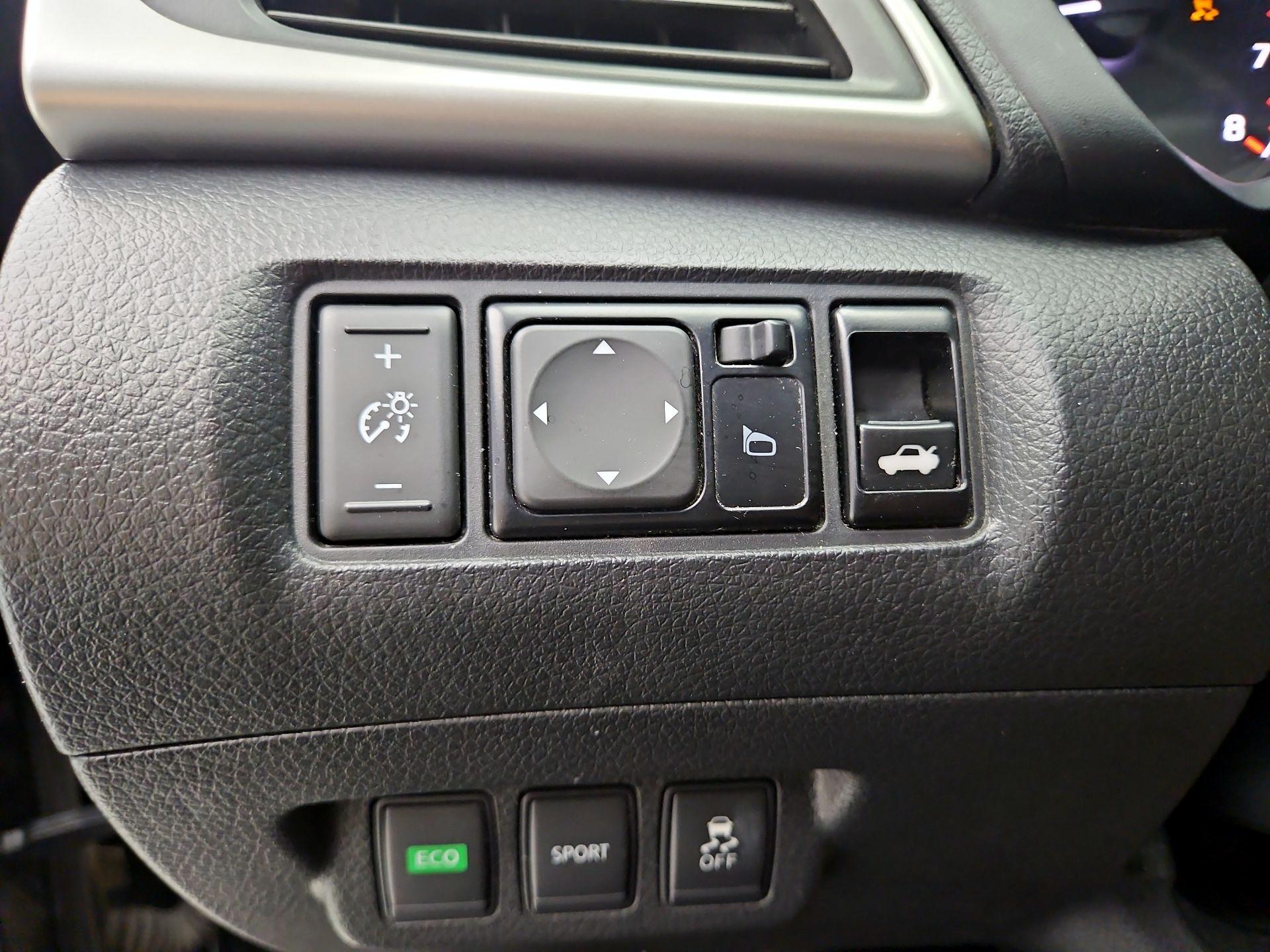Thumbnail: 2016 Nissan Sentra - 11
