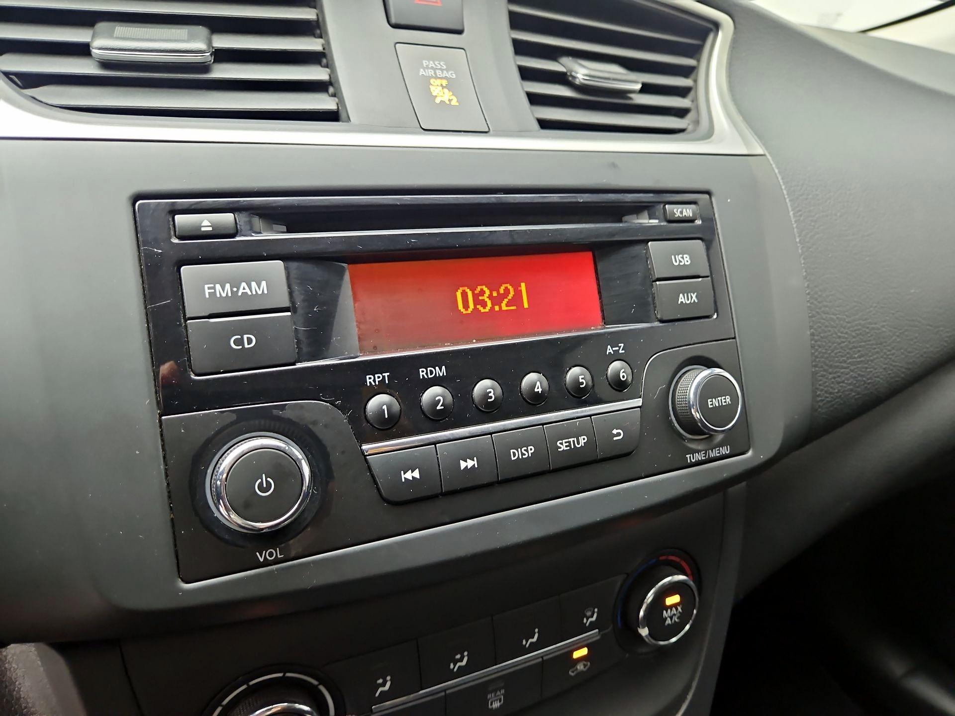 Thumbnail: 2016 Nissan Sentra - 12