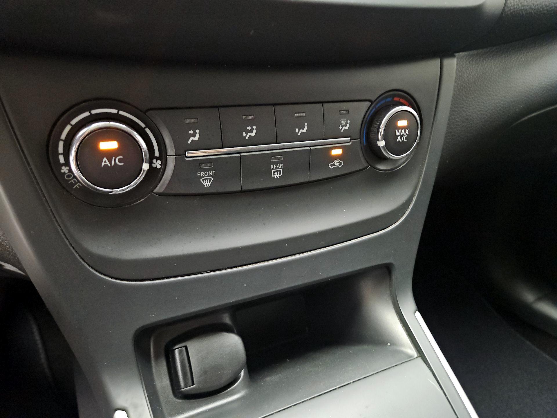 Thumbnail: 2016 Nissan Sentra - 13