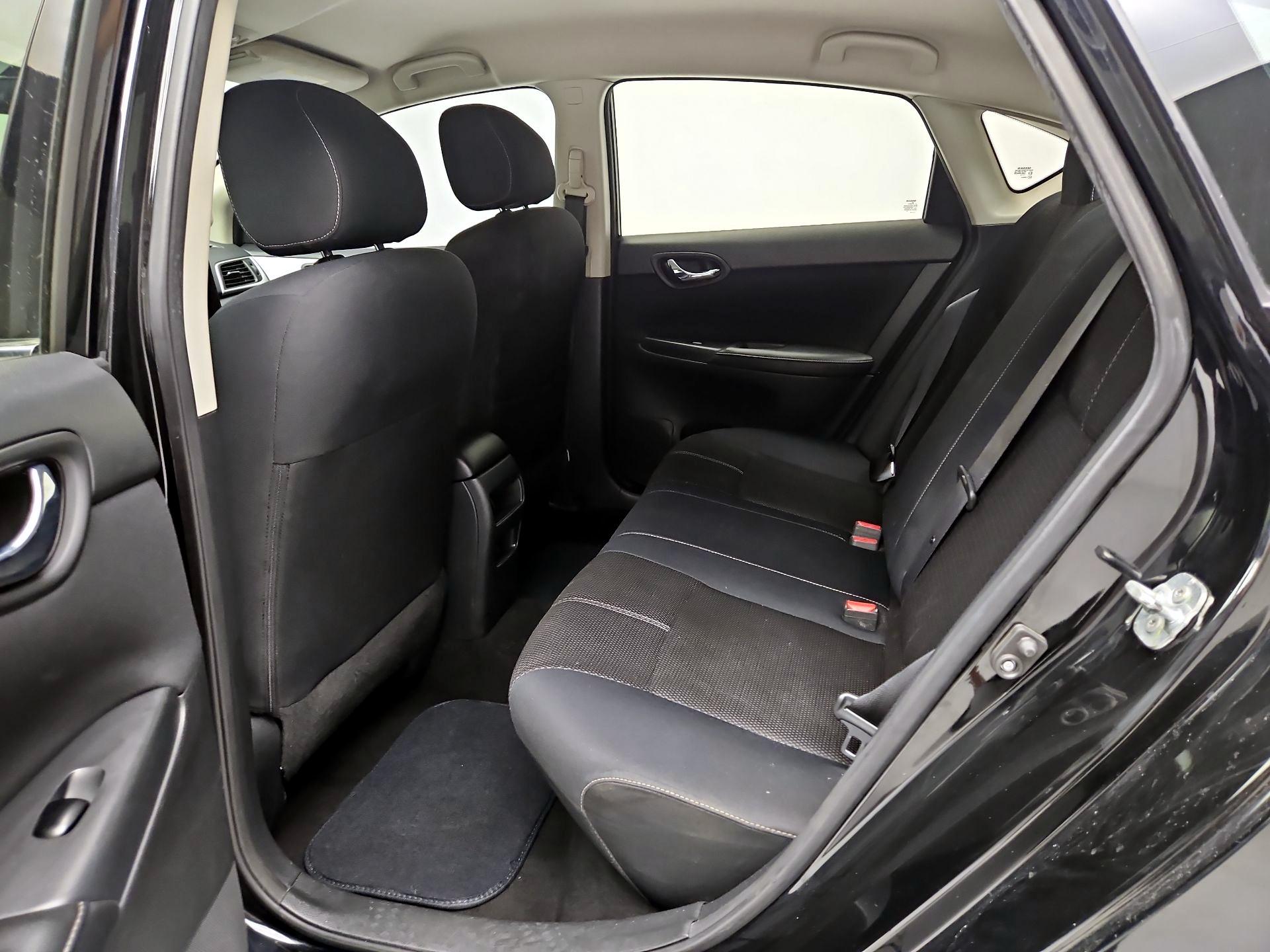 Thumbnail: 2016 Nissan Sentra - 16