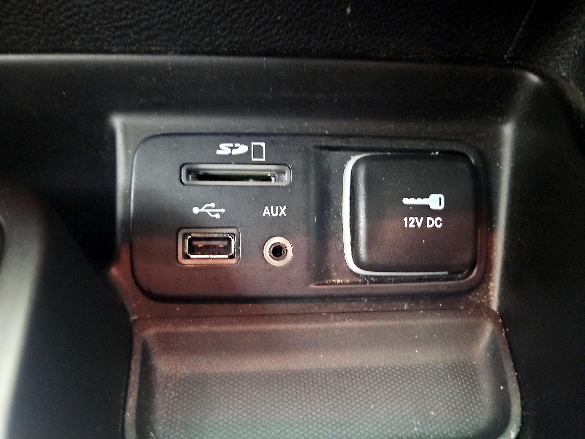 Thumbnail: 2016 Jeep Cherokee - 16