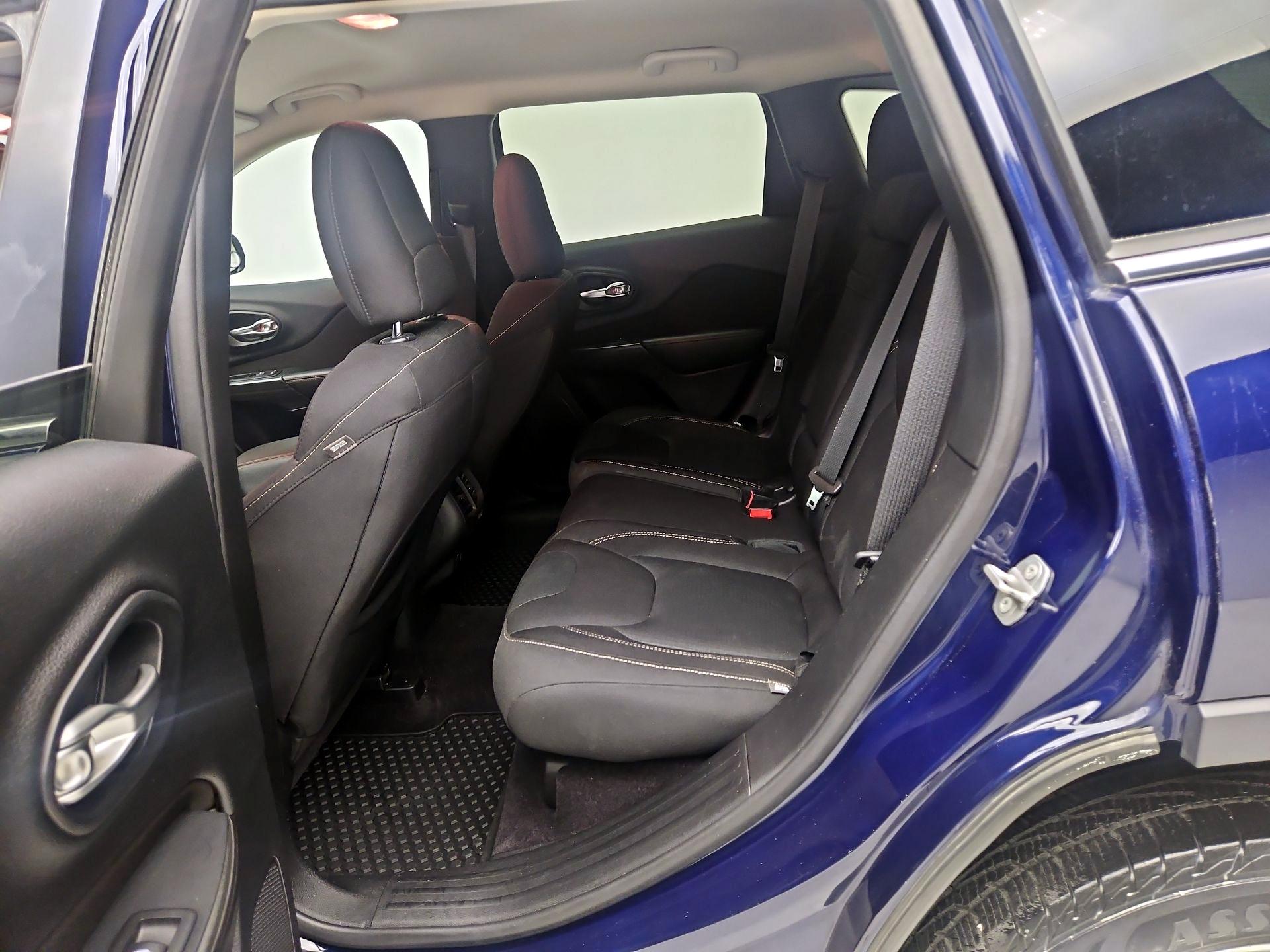 Thumbnail: 2016 Jeep Cherokee - 17